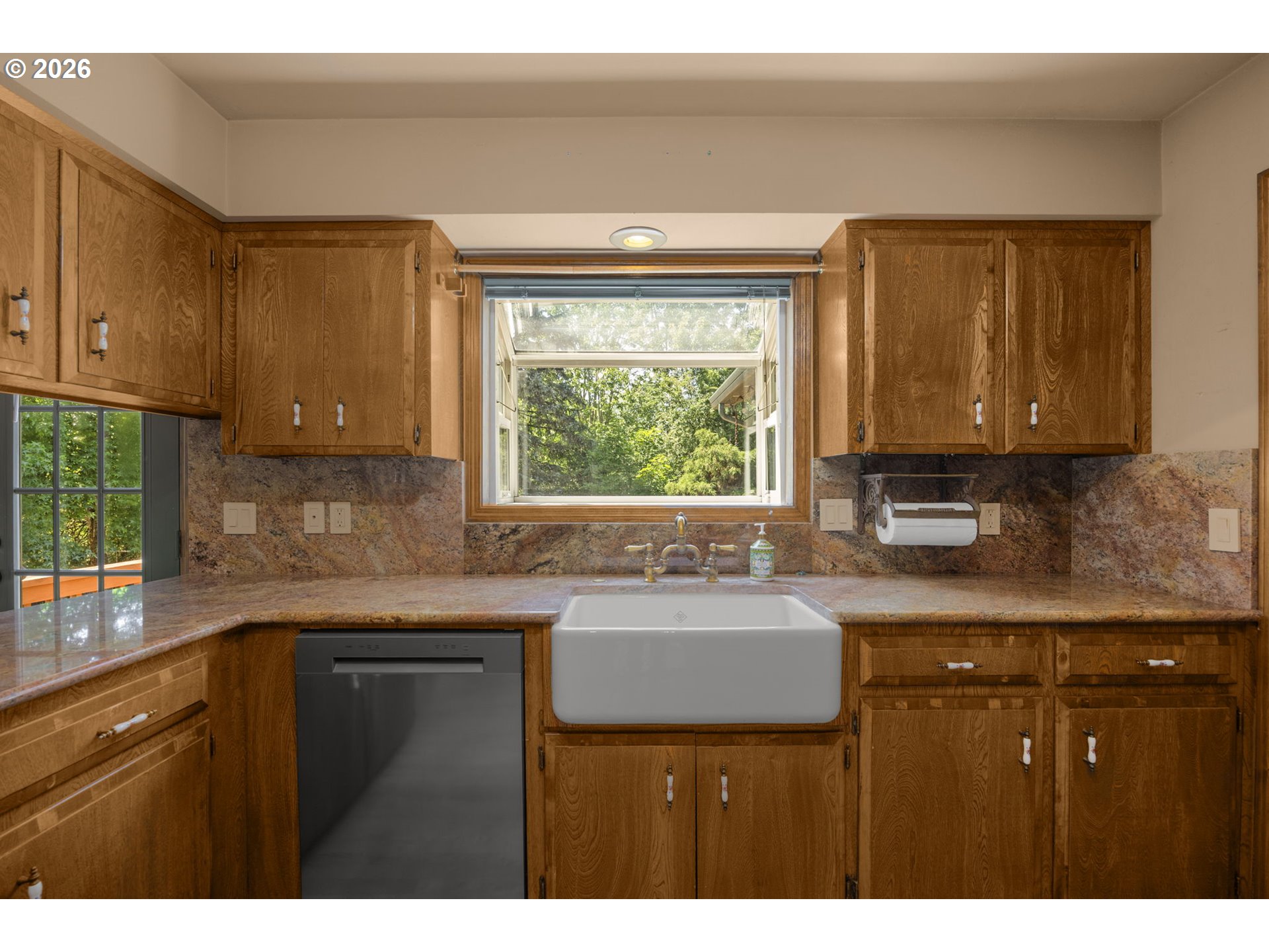 343 NE HILLWOOD DR