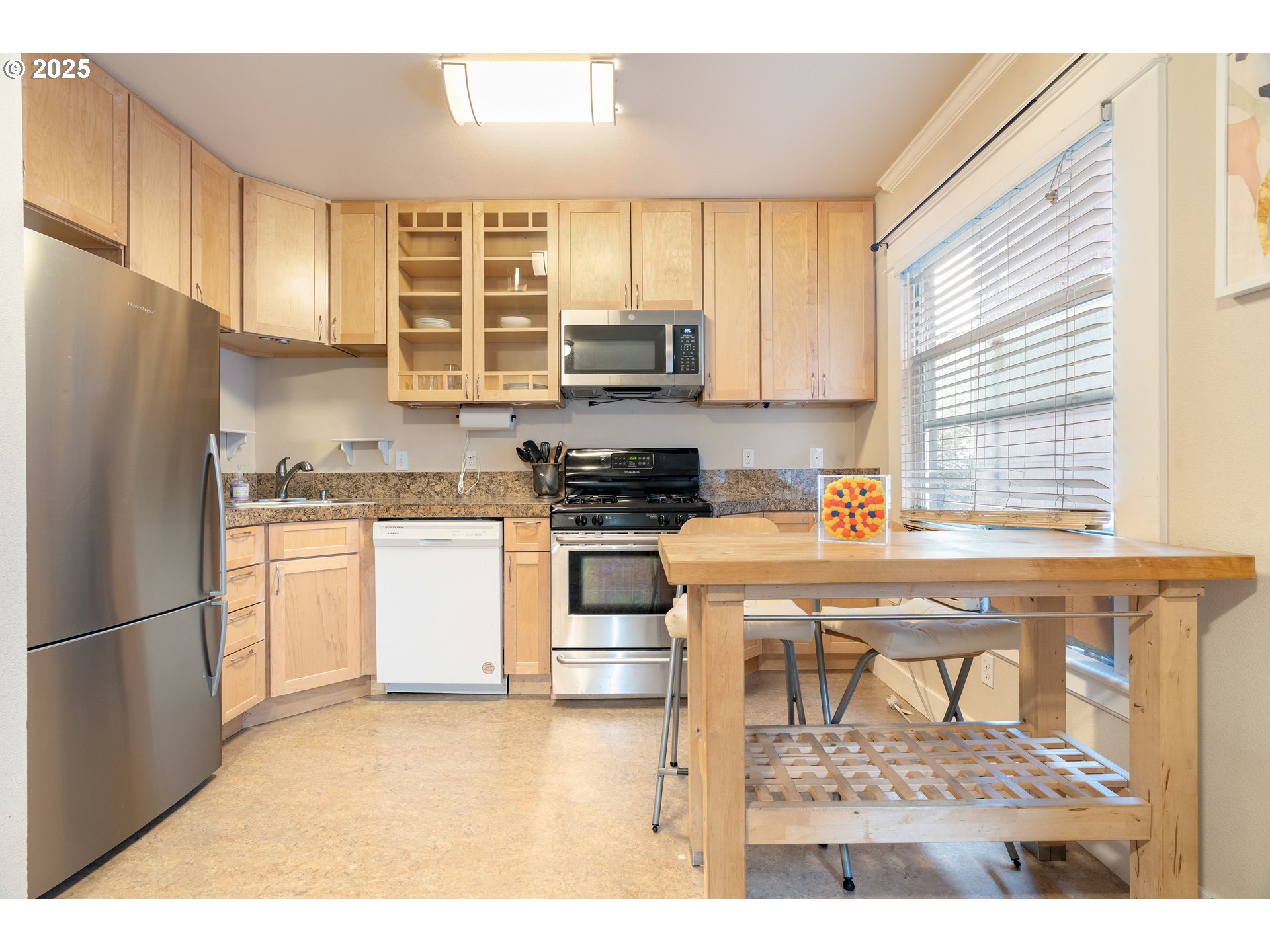 1104 SW COLUMBIA ST 203