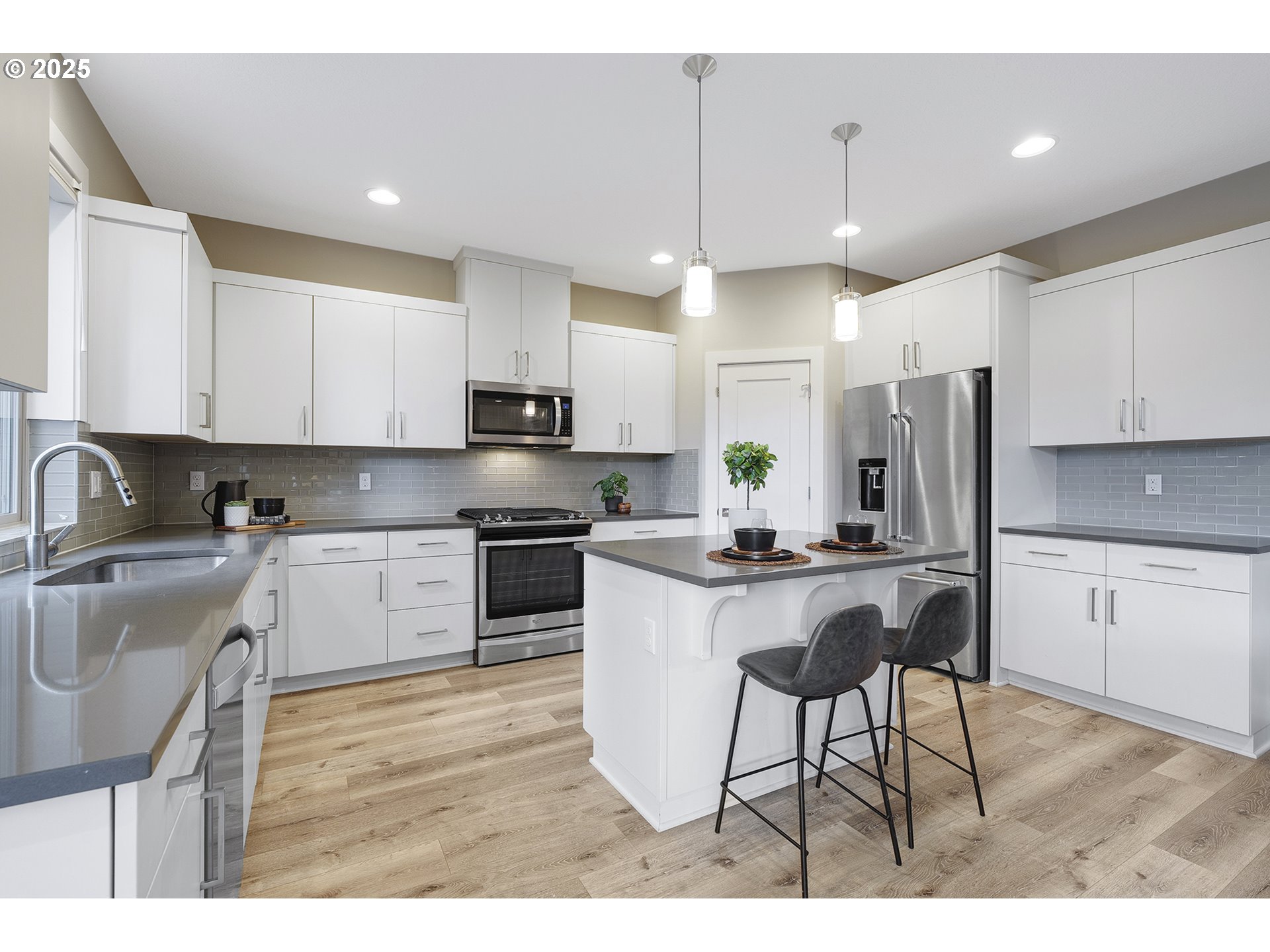 7556 SW STEINBACH TER