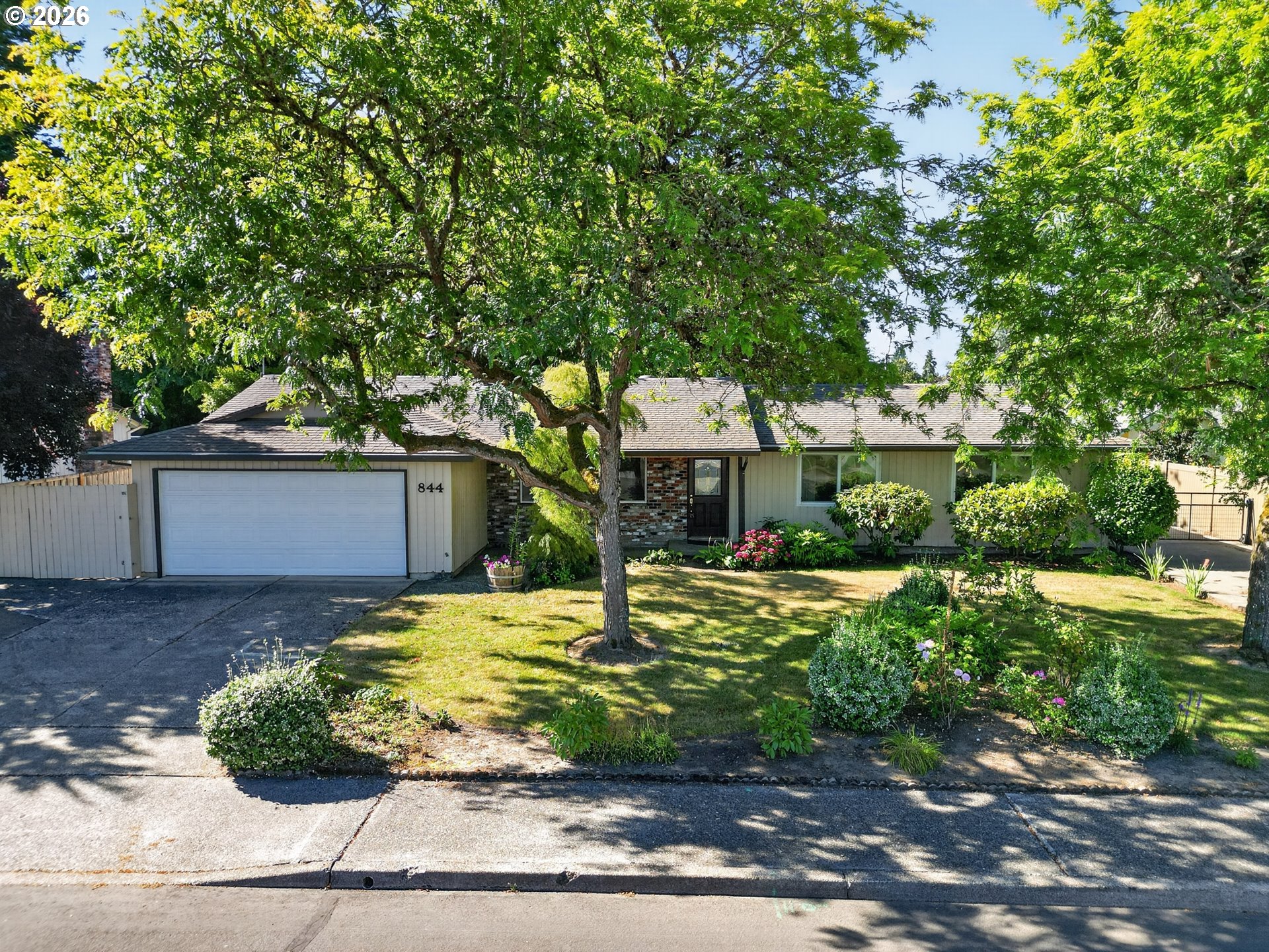 844 NE BALDWIN DR