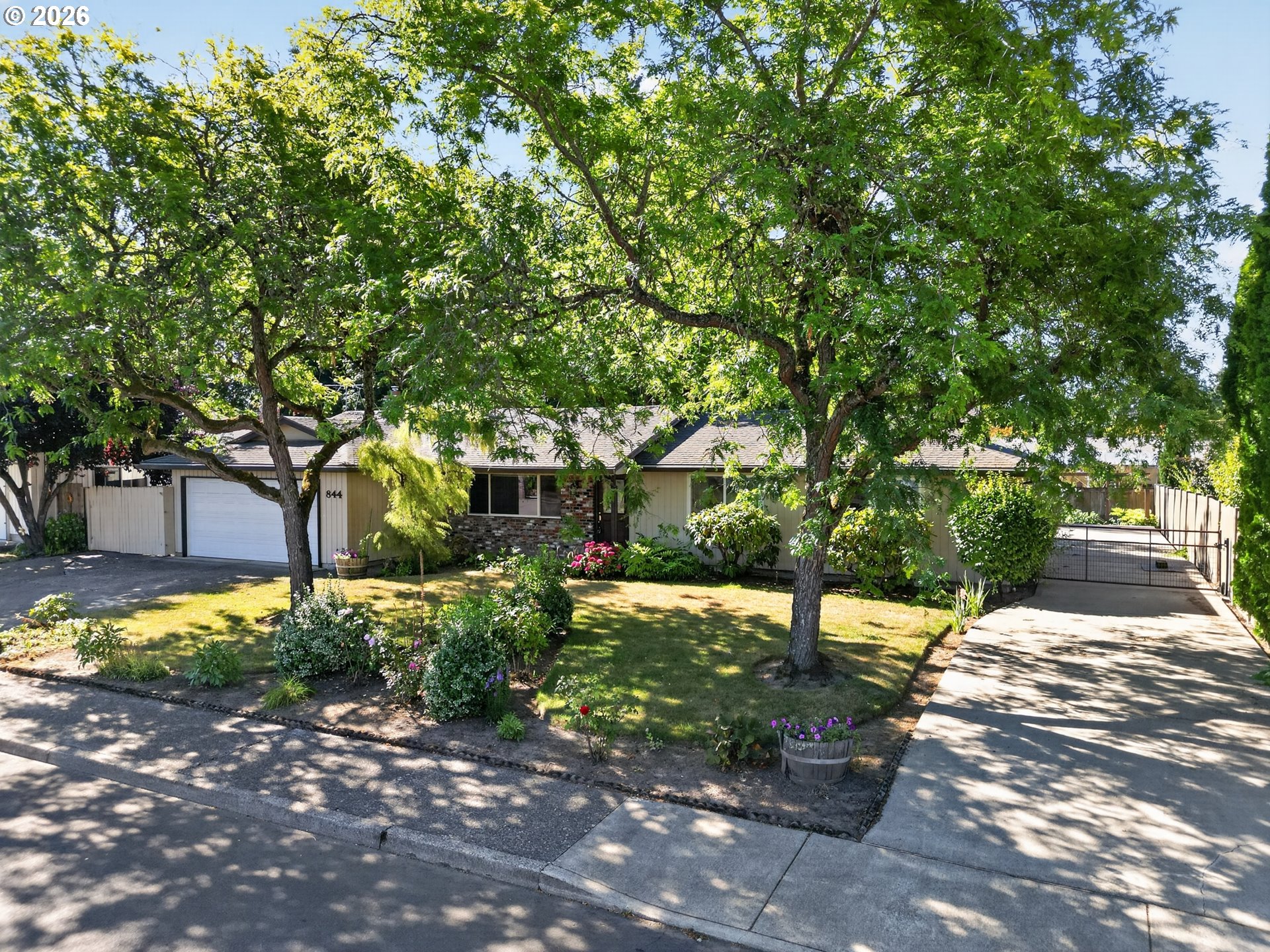 844 NE BALDWIN DR