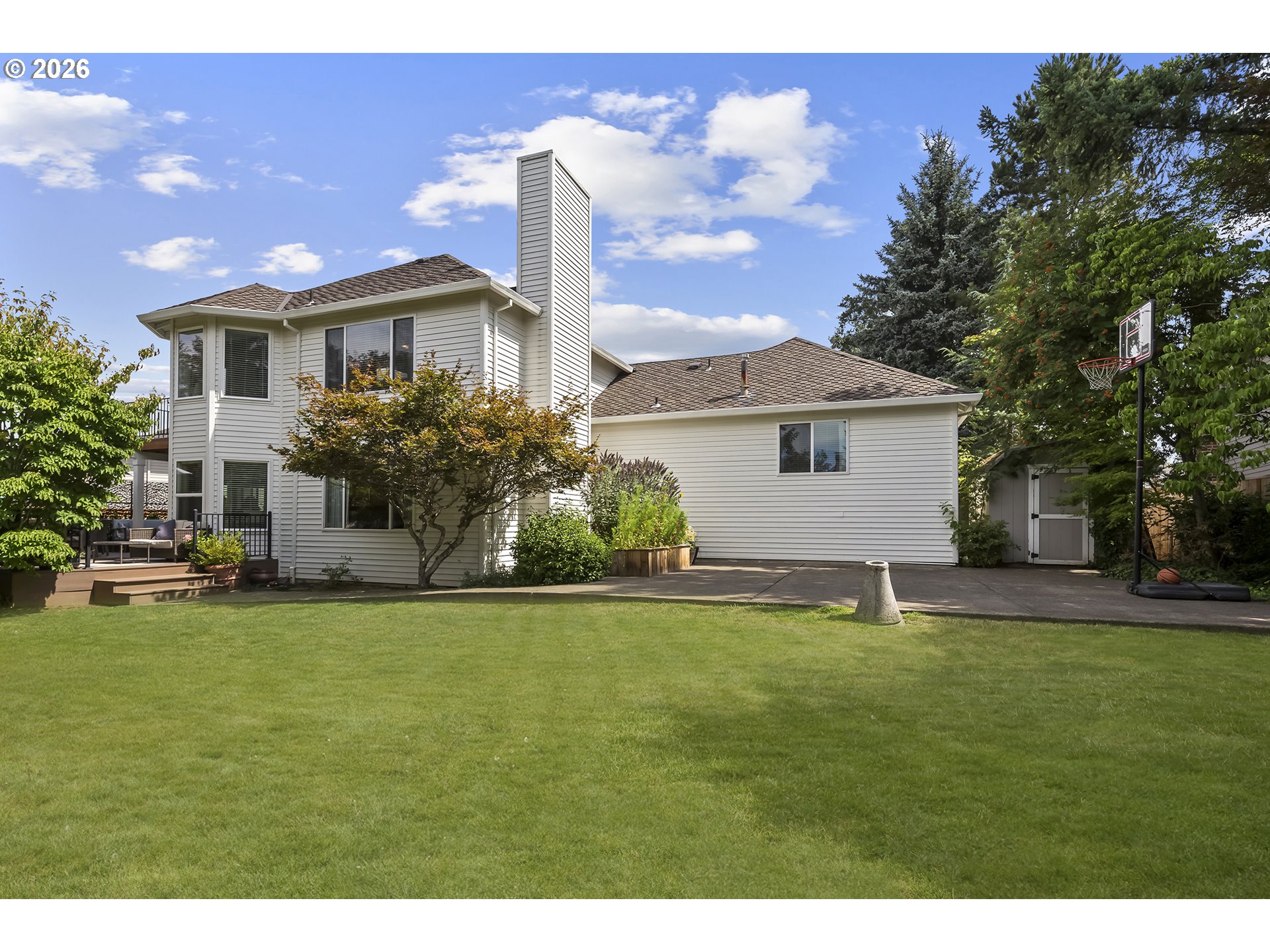 2104 CLUB HOUSE DR
