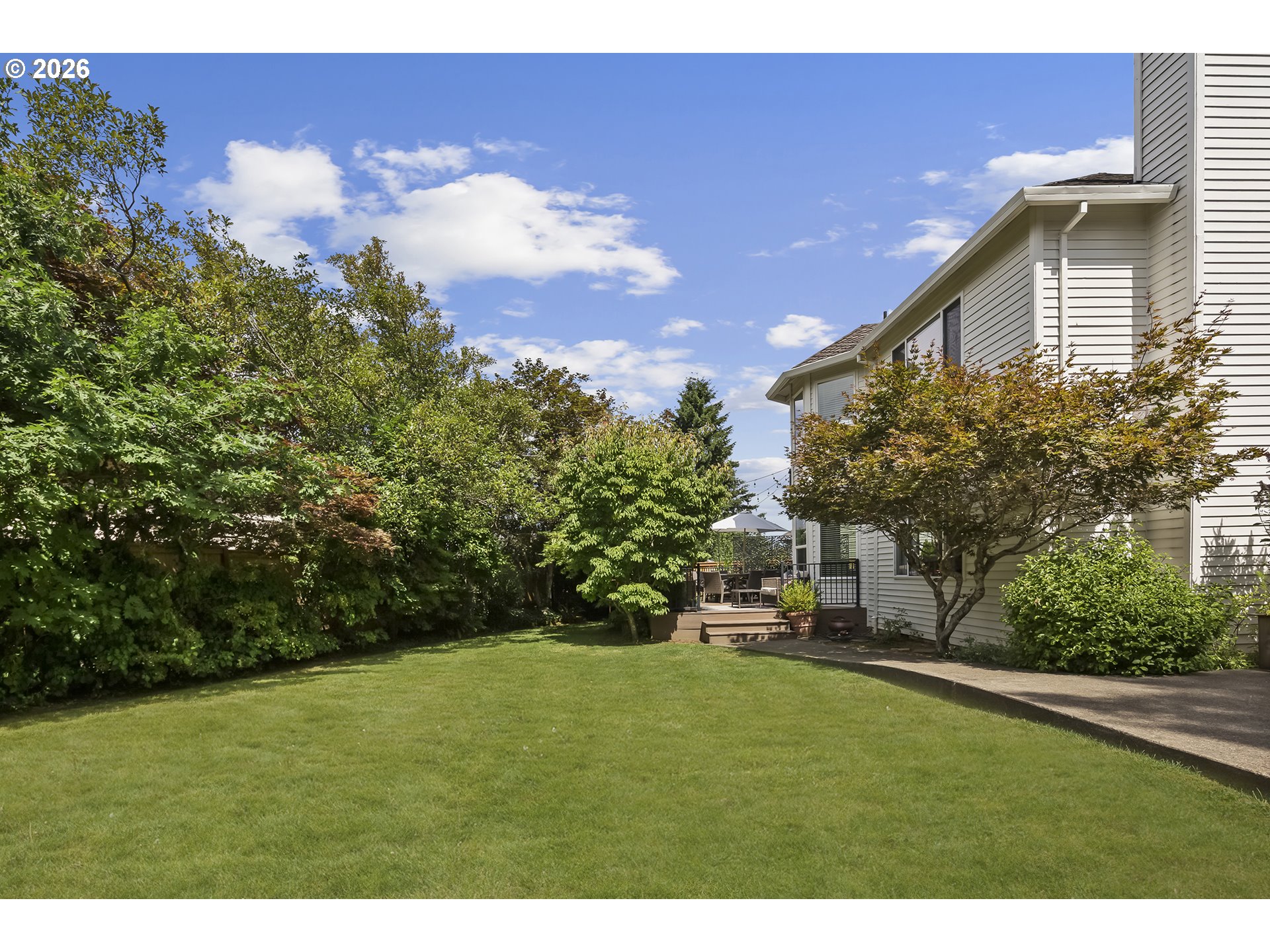 2104 CLUB HOUSE DR