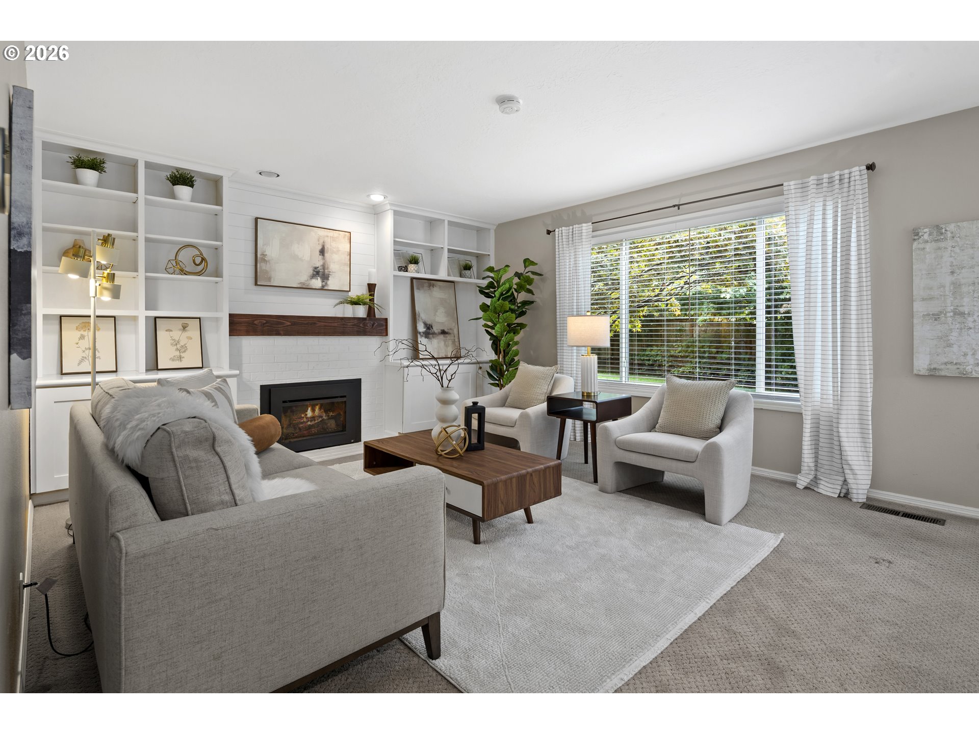 2104 CLUB HOUSE DR