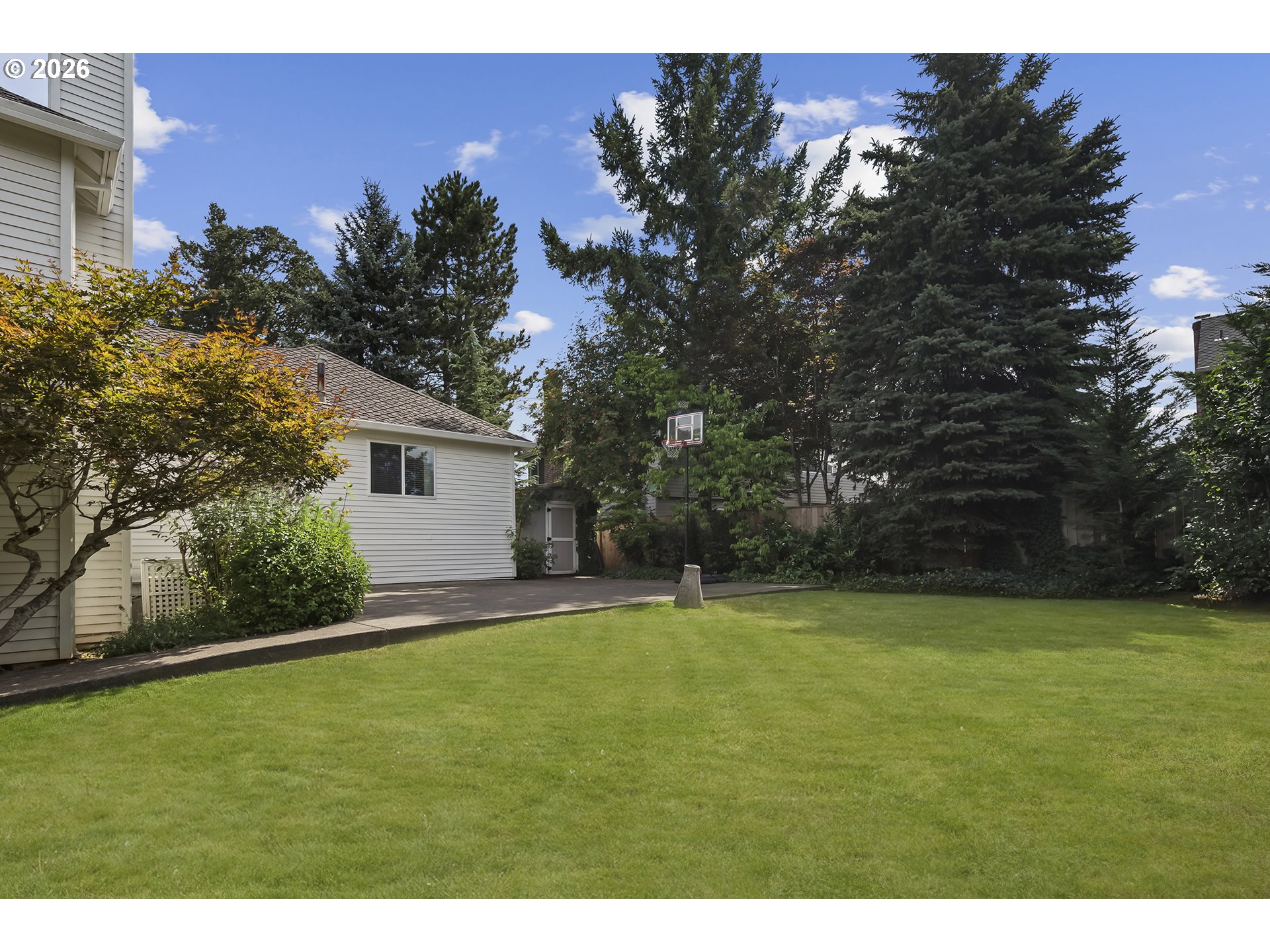 2104 CLUB HOUSE DR