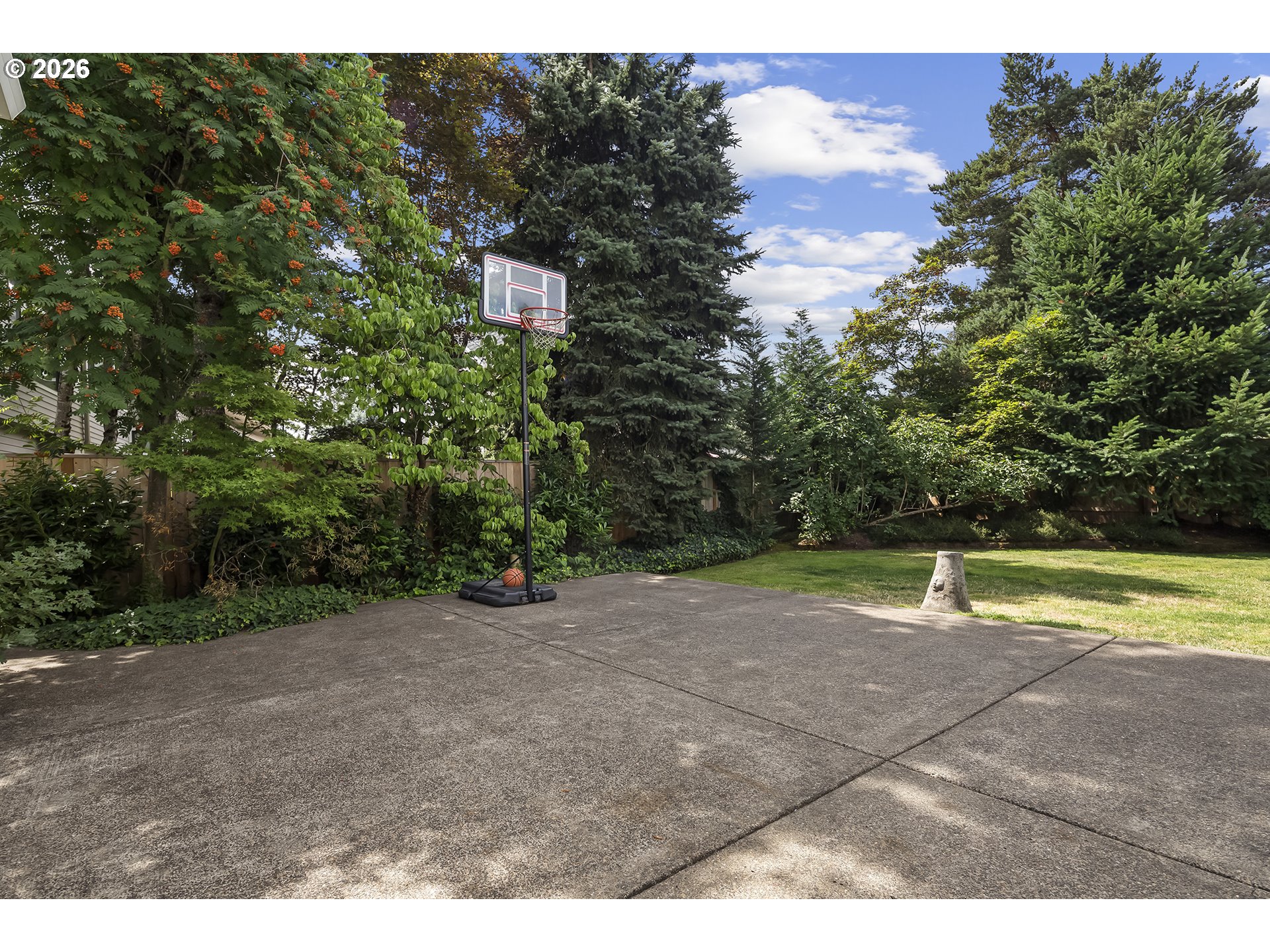 2104 CLUB HOUSE DR