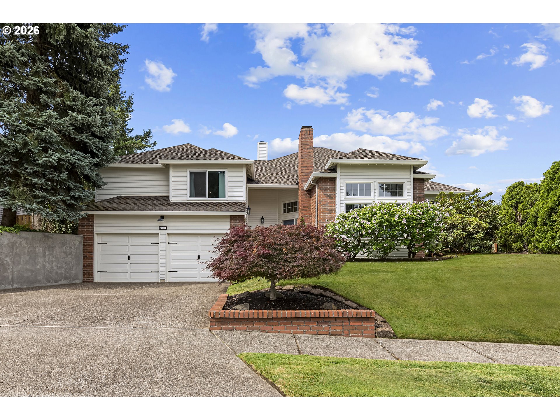 2104 CLUB HOUSE DR