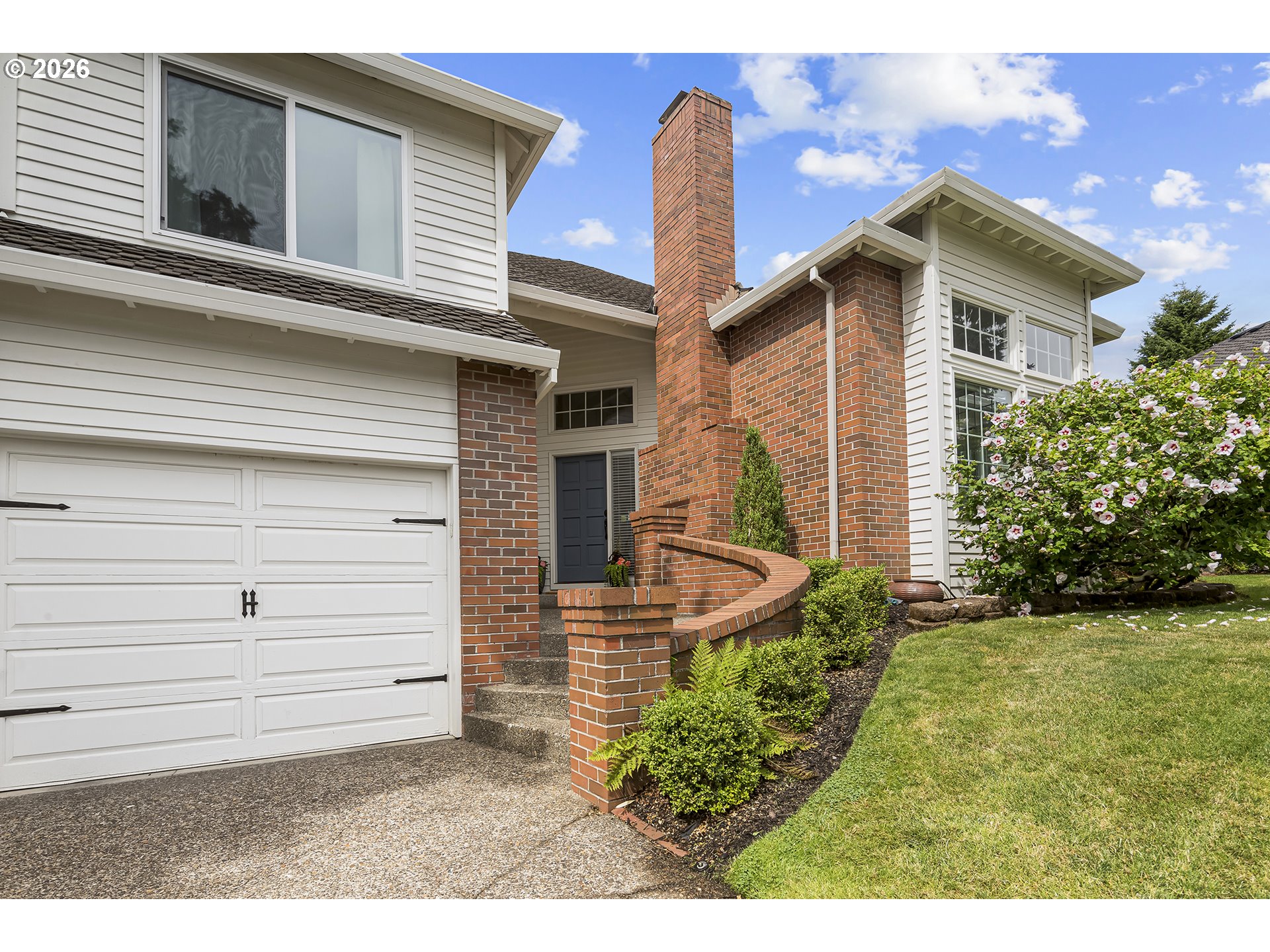 2104 CLUB HOUSE DR