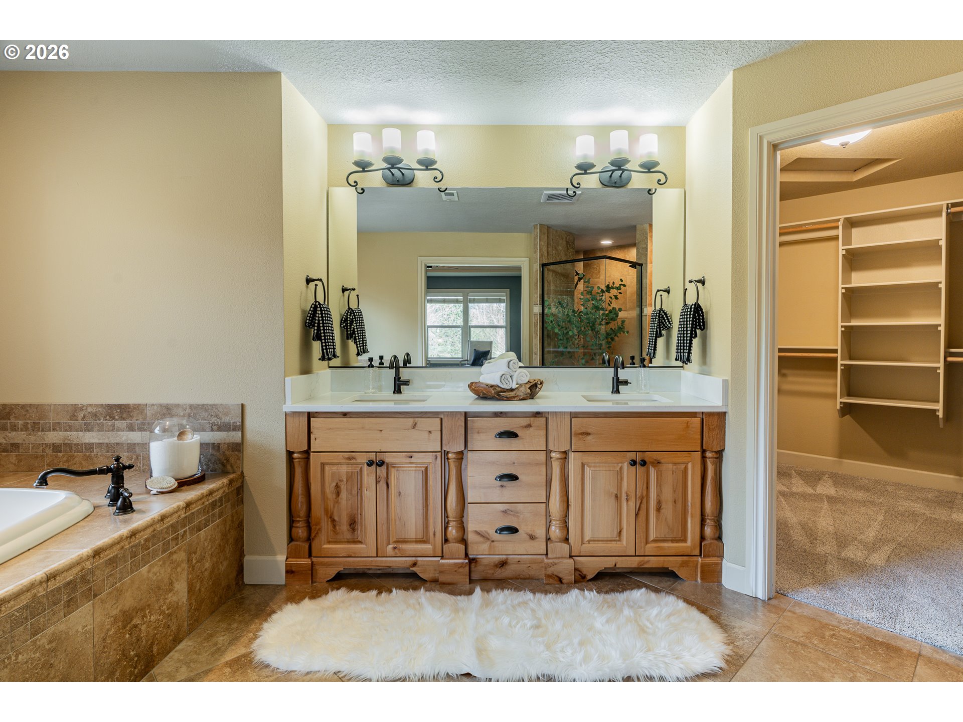 908 NE 224TH CIR