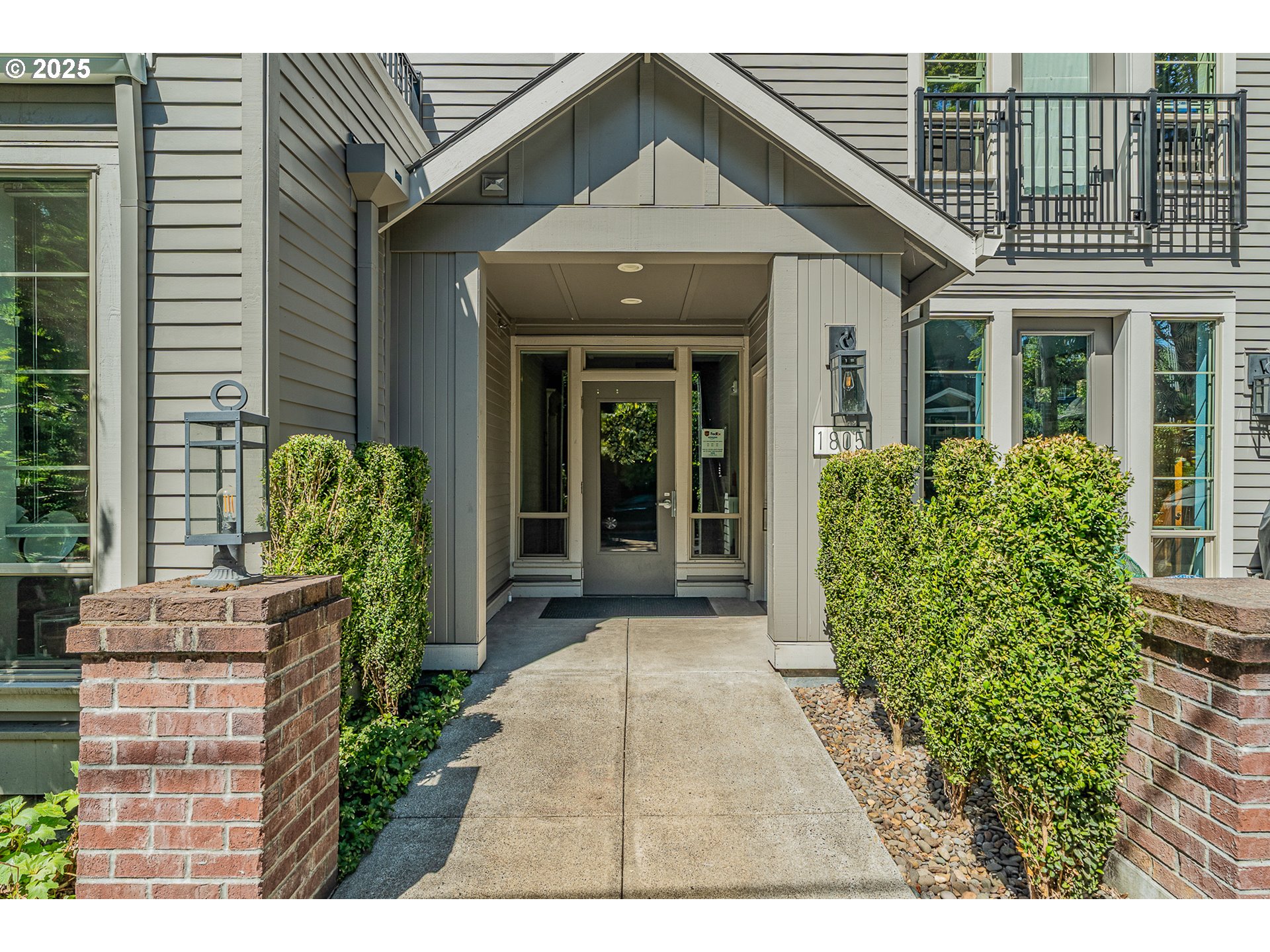 1805 SE Madison ST 303