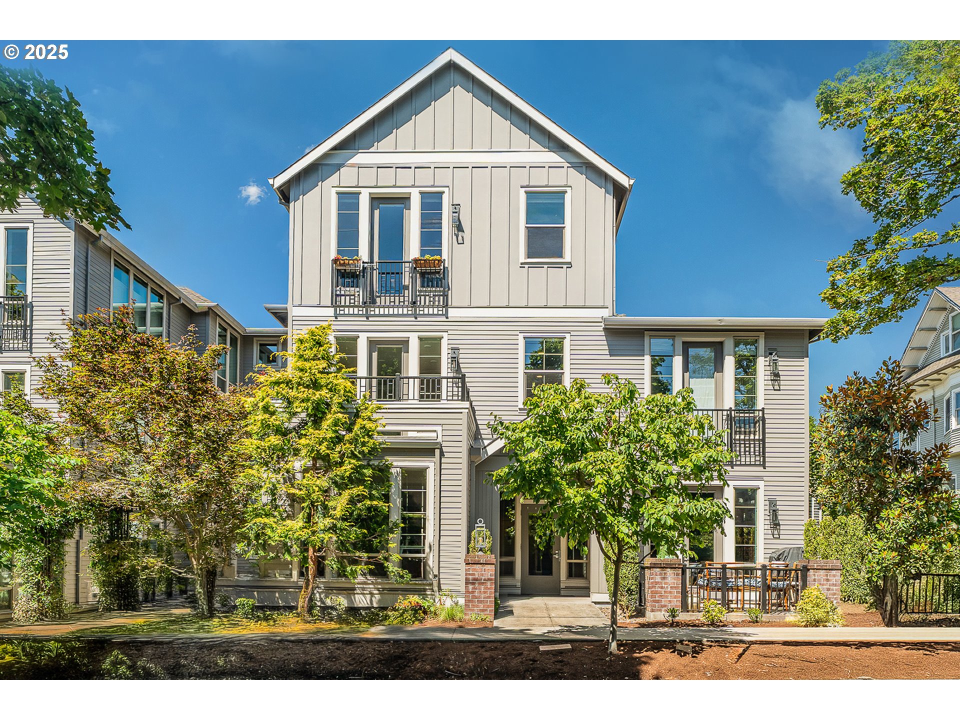 1805 SE Madison ST 303