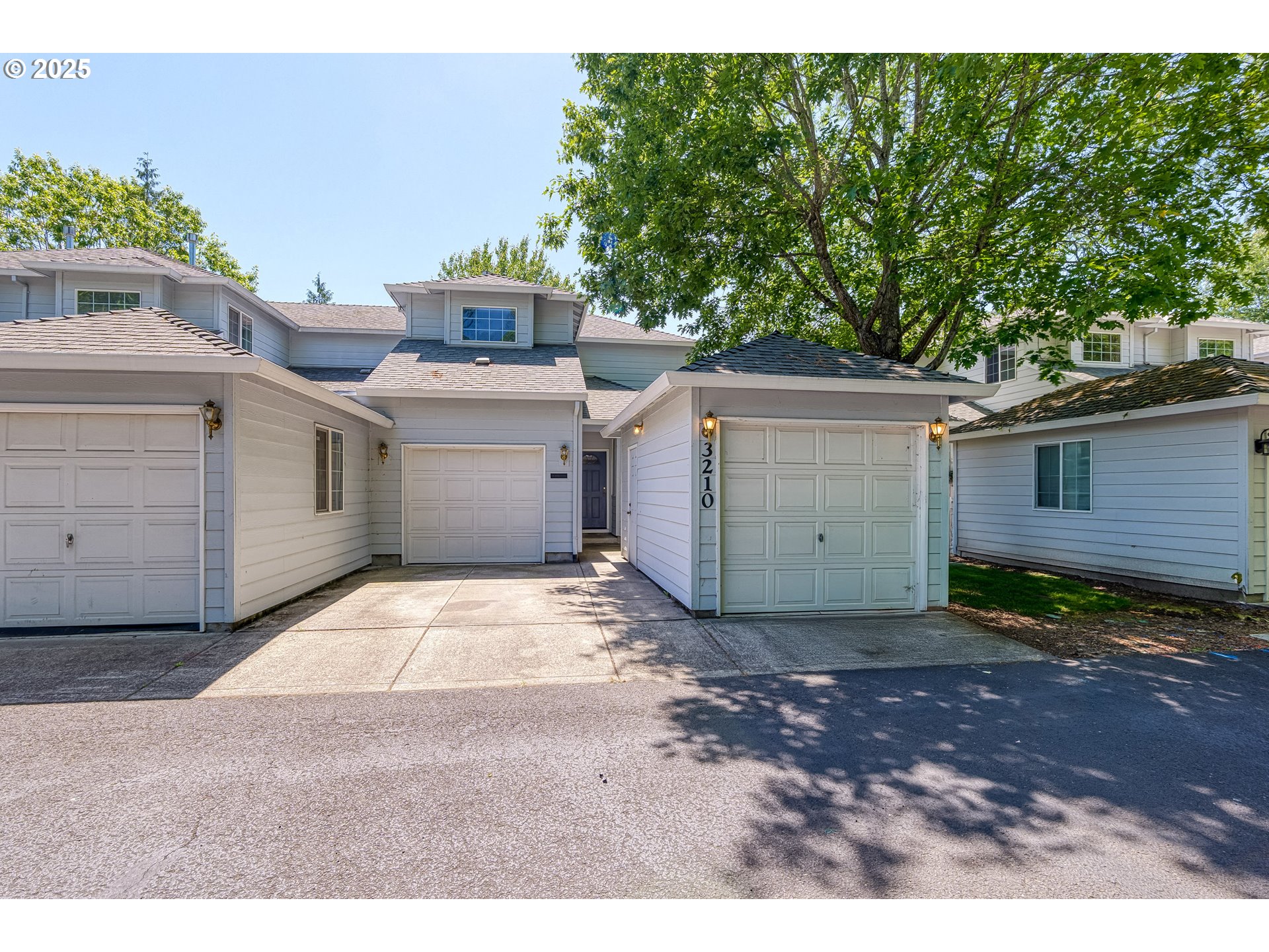 3210 SE BLUE BIRD DR