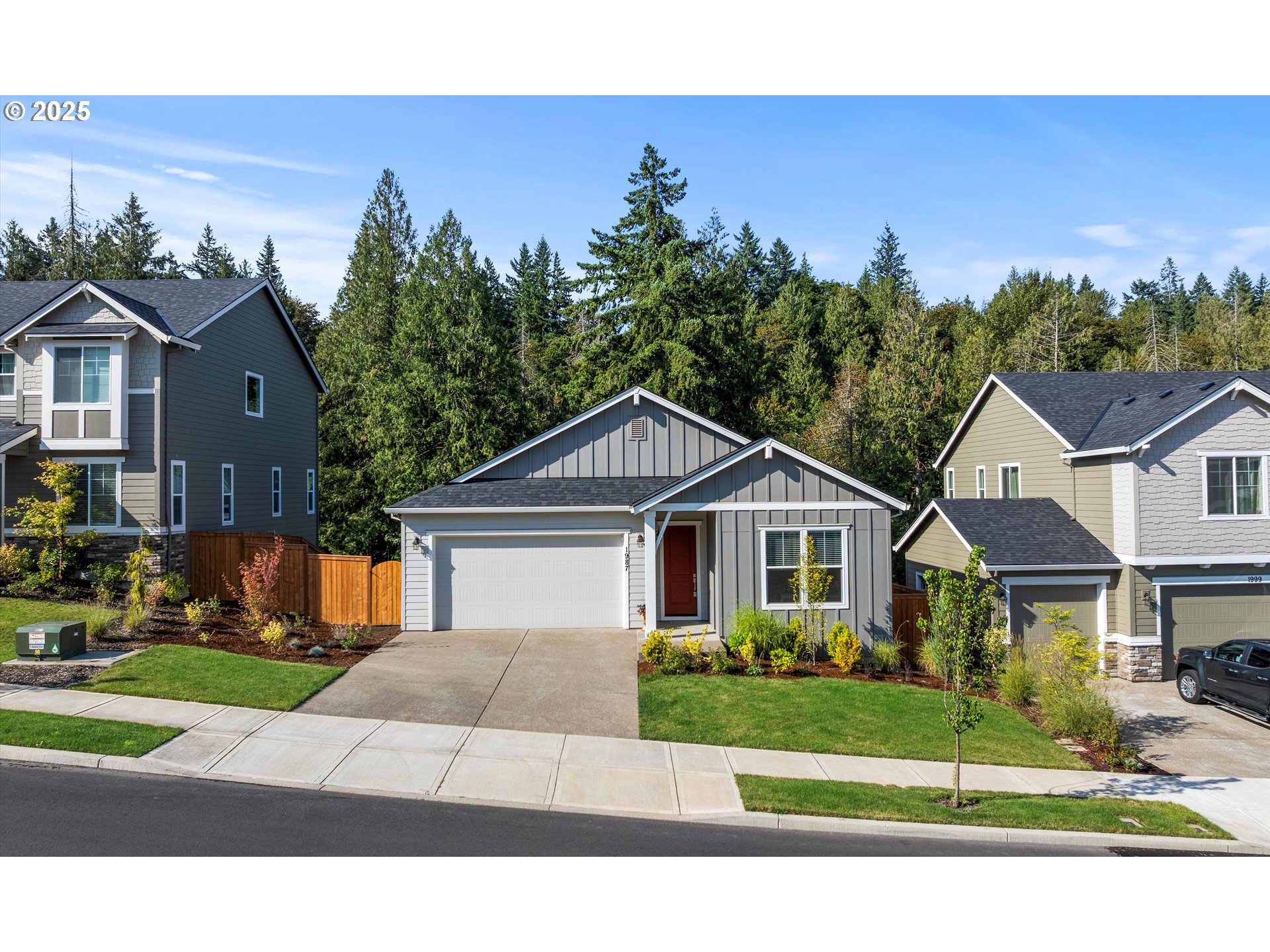 1987 NE CURRIN CREEK DR