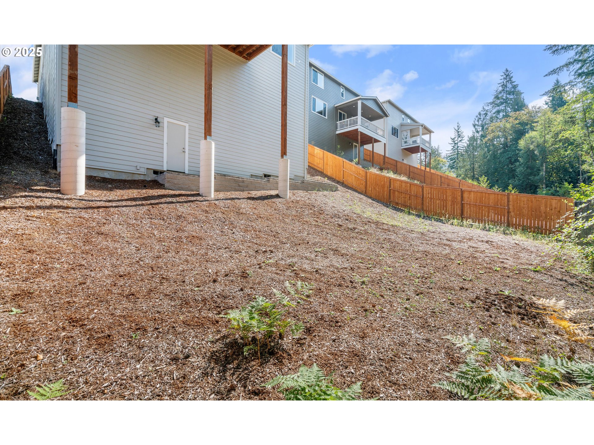 1987 NE CURRIN CREEK DR