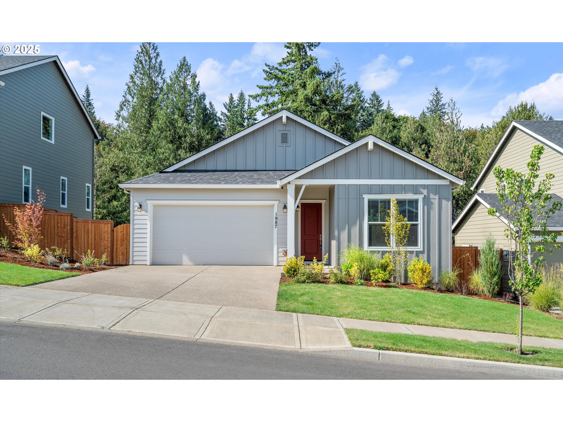 1987 NE CURRIN CREEK DR