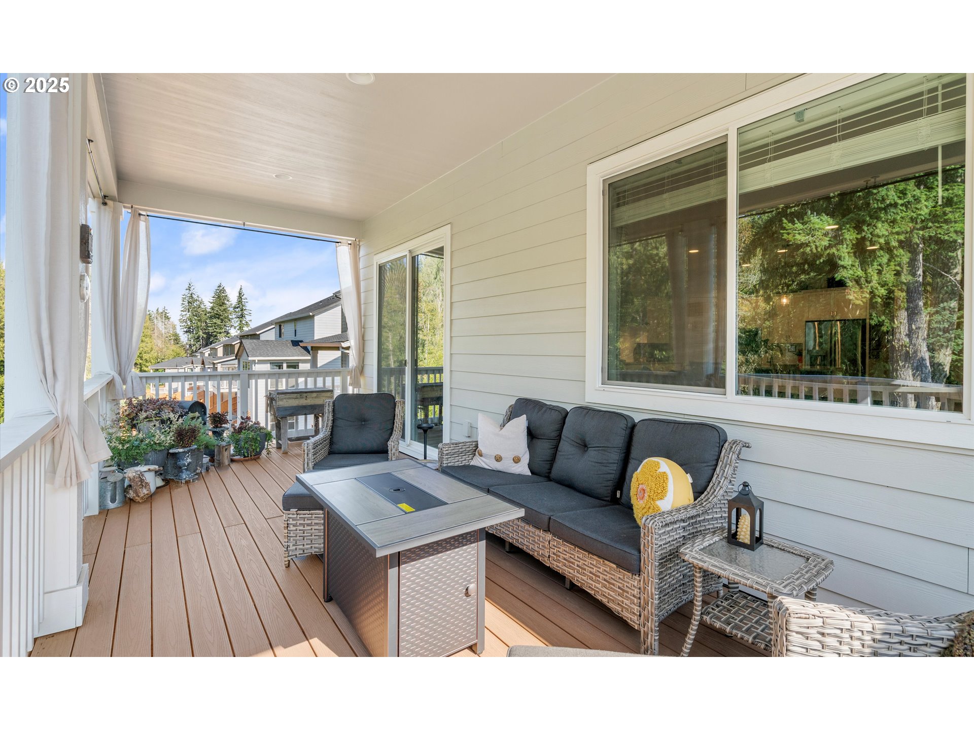 1987 NE CURRIN CREEK DR