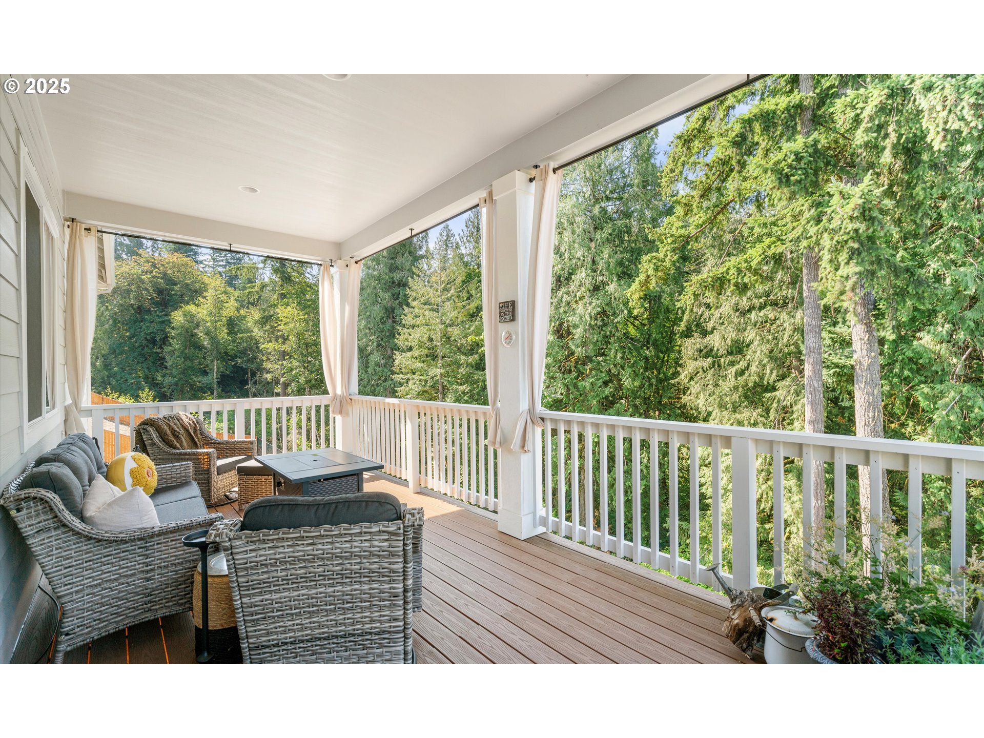 1987 NE CURRIN CREEK DR