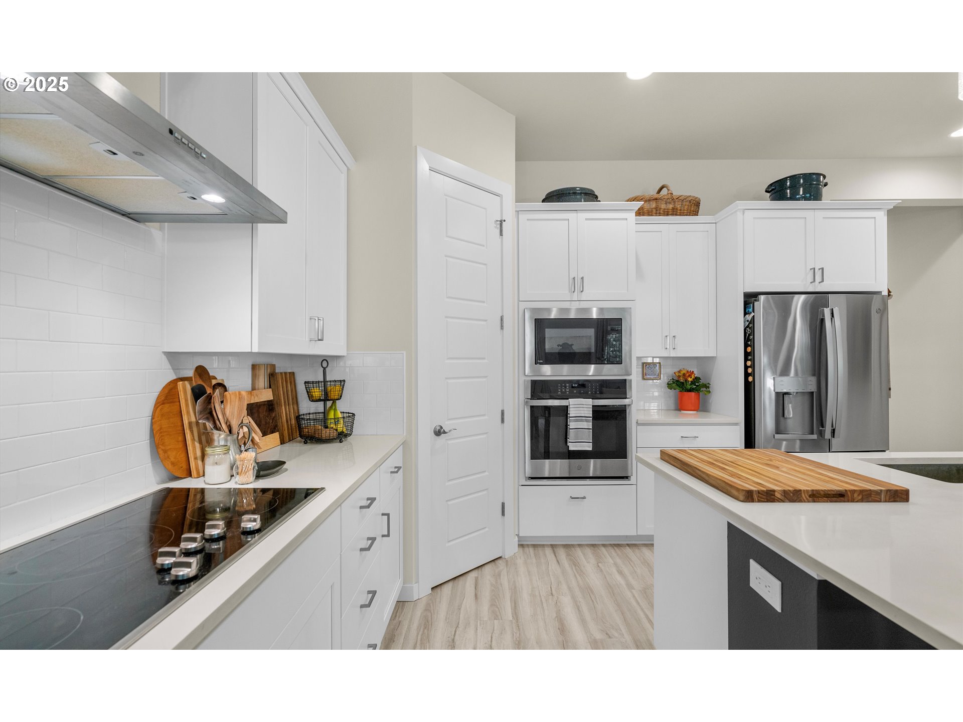 1987 NE CURRIN CREEK DR