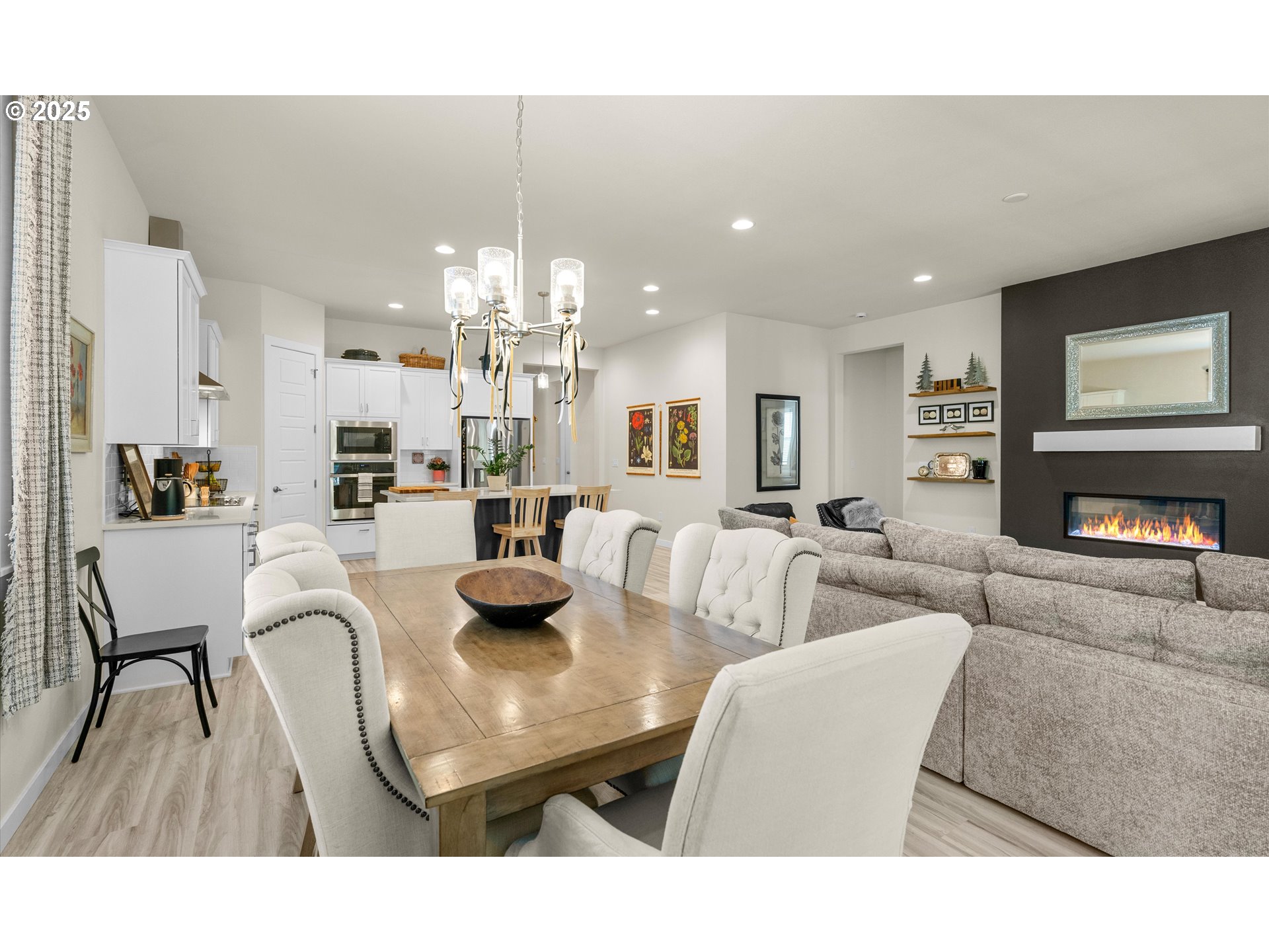 1987 NE CURRIN CREEK DR