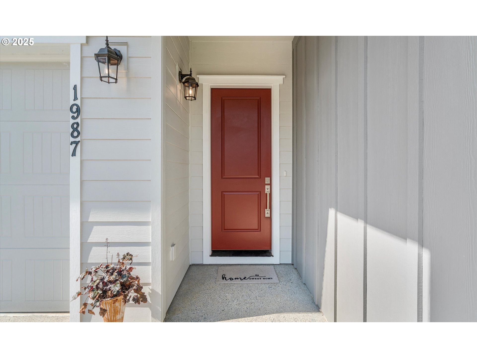 1987 NE CURRIN CREEK DR