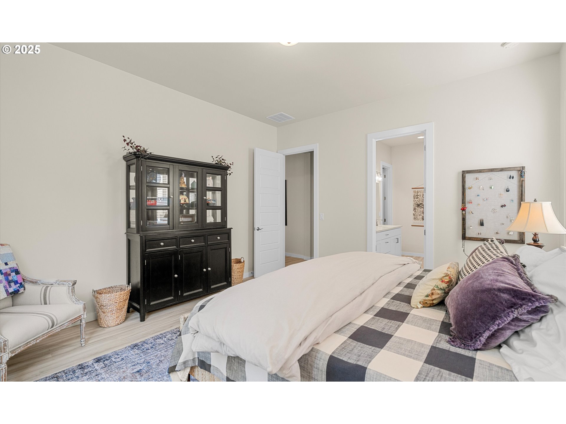 1987 NE CURRIN CREEK DR