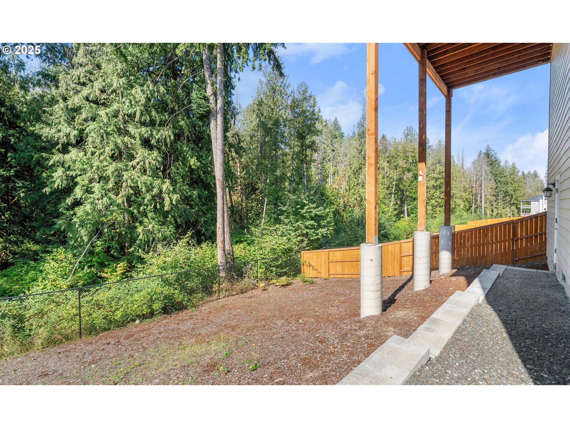 1987 NE CURRIN CREEK DR