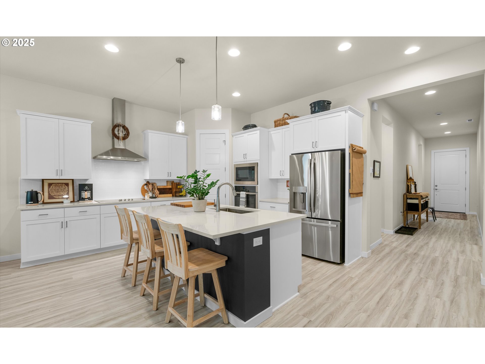 1987 NE CURRIN CREEK DR