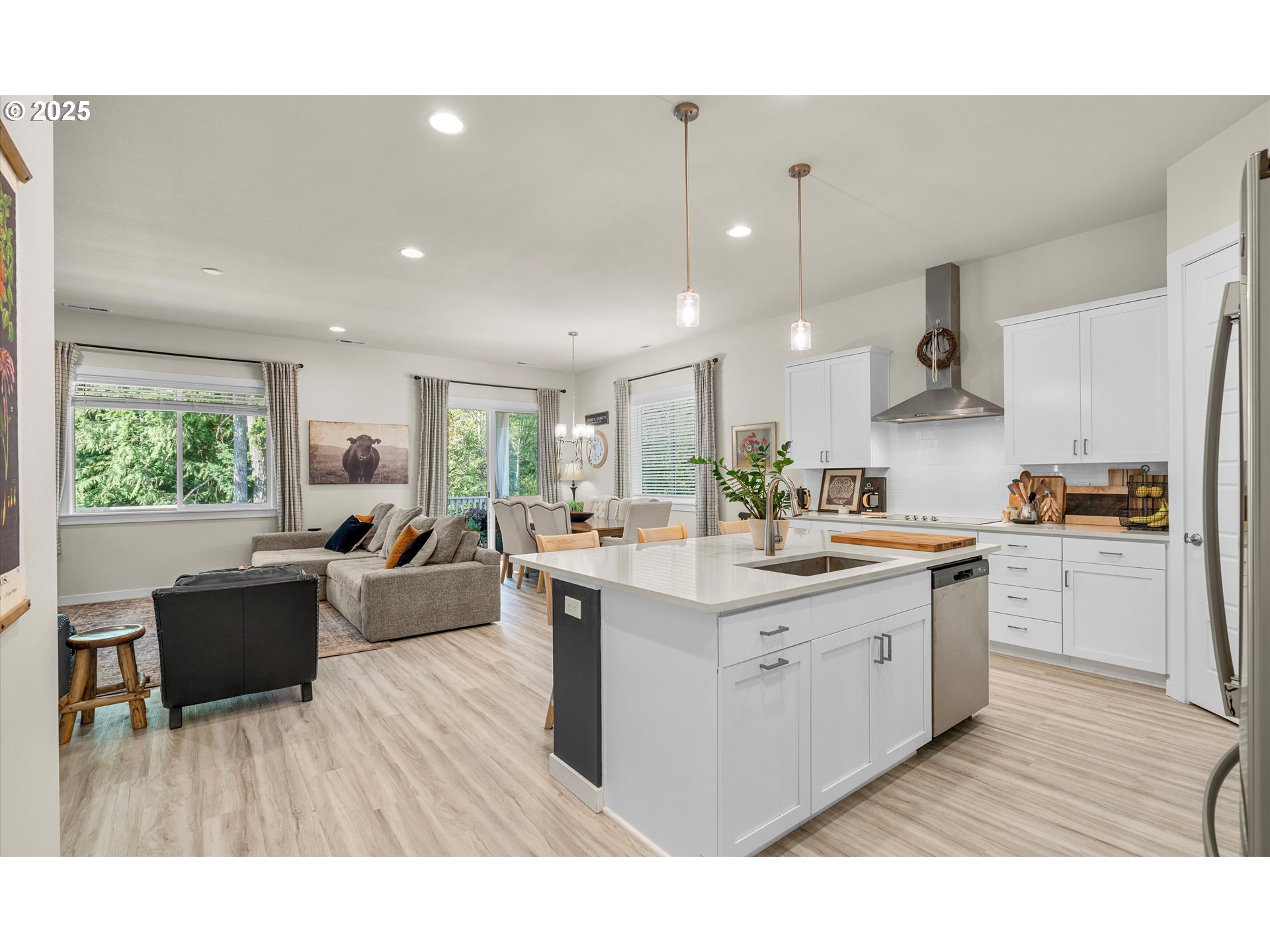 1987 NE CURRIN CREEK DR