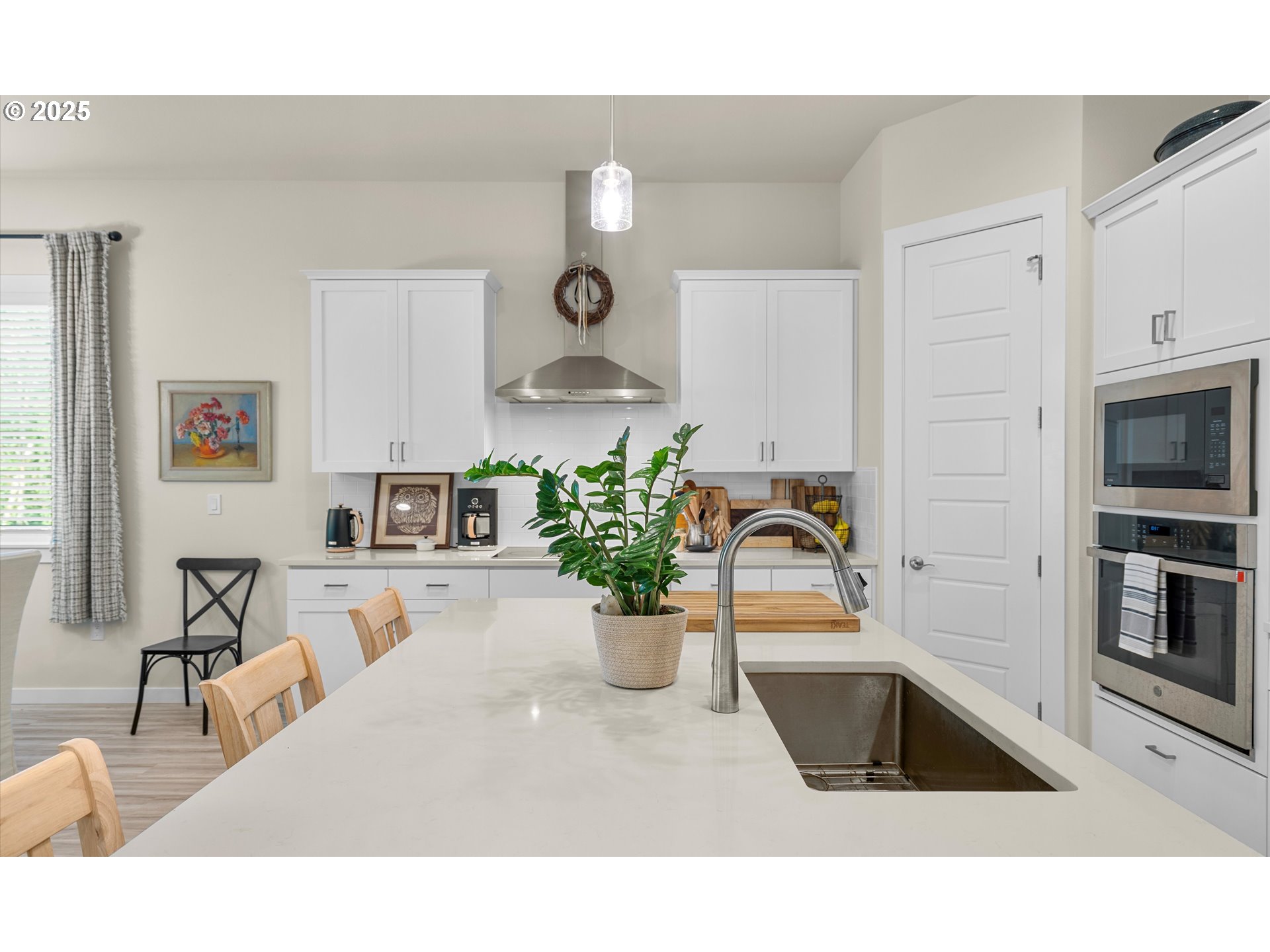 1987 NE CURRIN CREEK DR