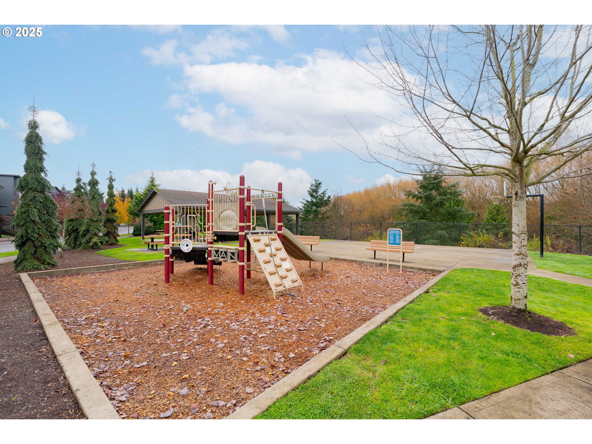 185 N 43RD PL
