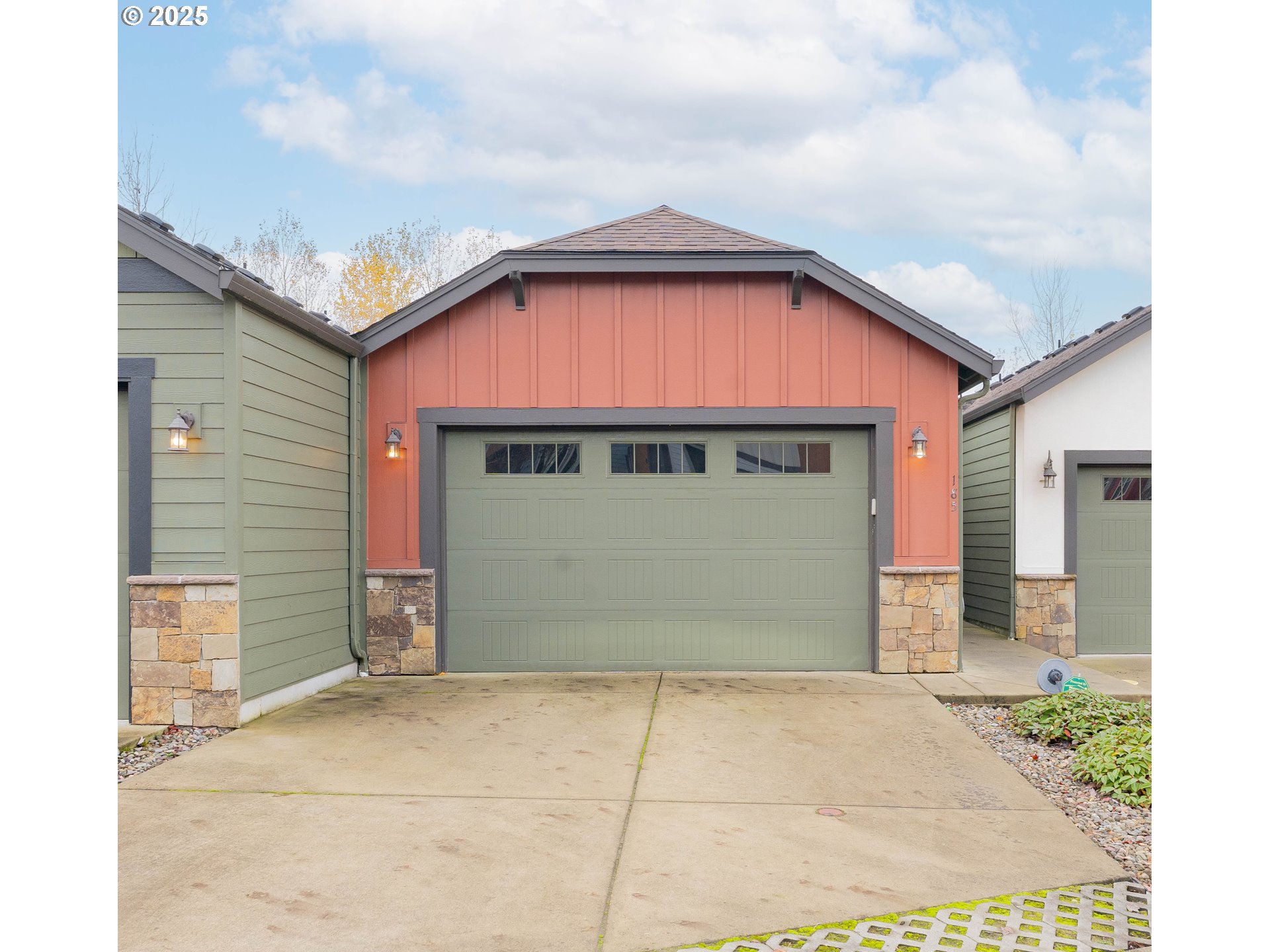185 N 43RD PL