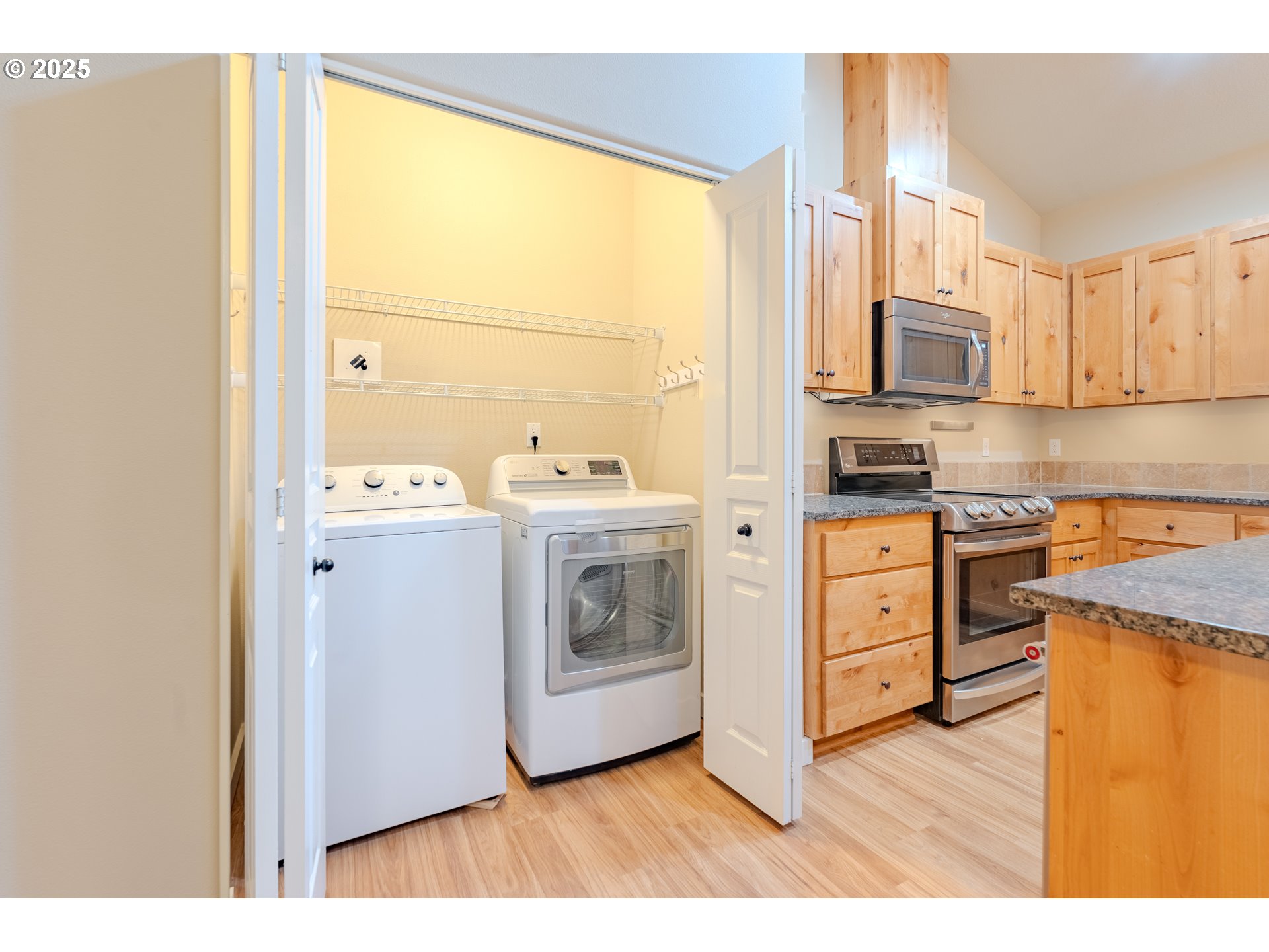185 N 43RD PL