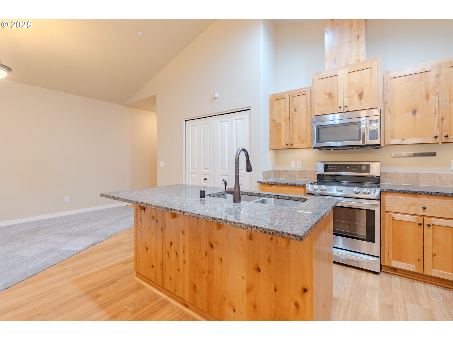 185 N 43RD PL