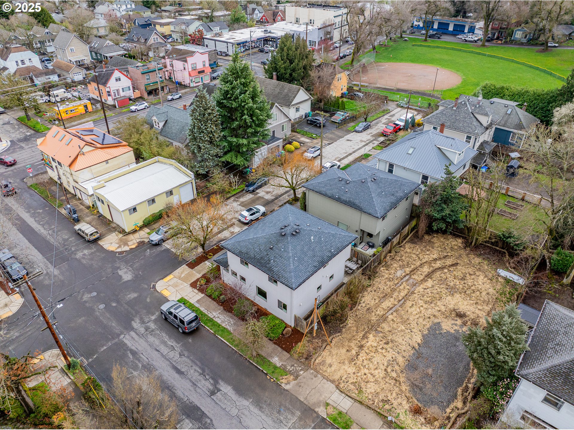 3305 SE 11TH AVE