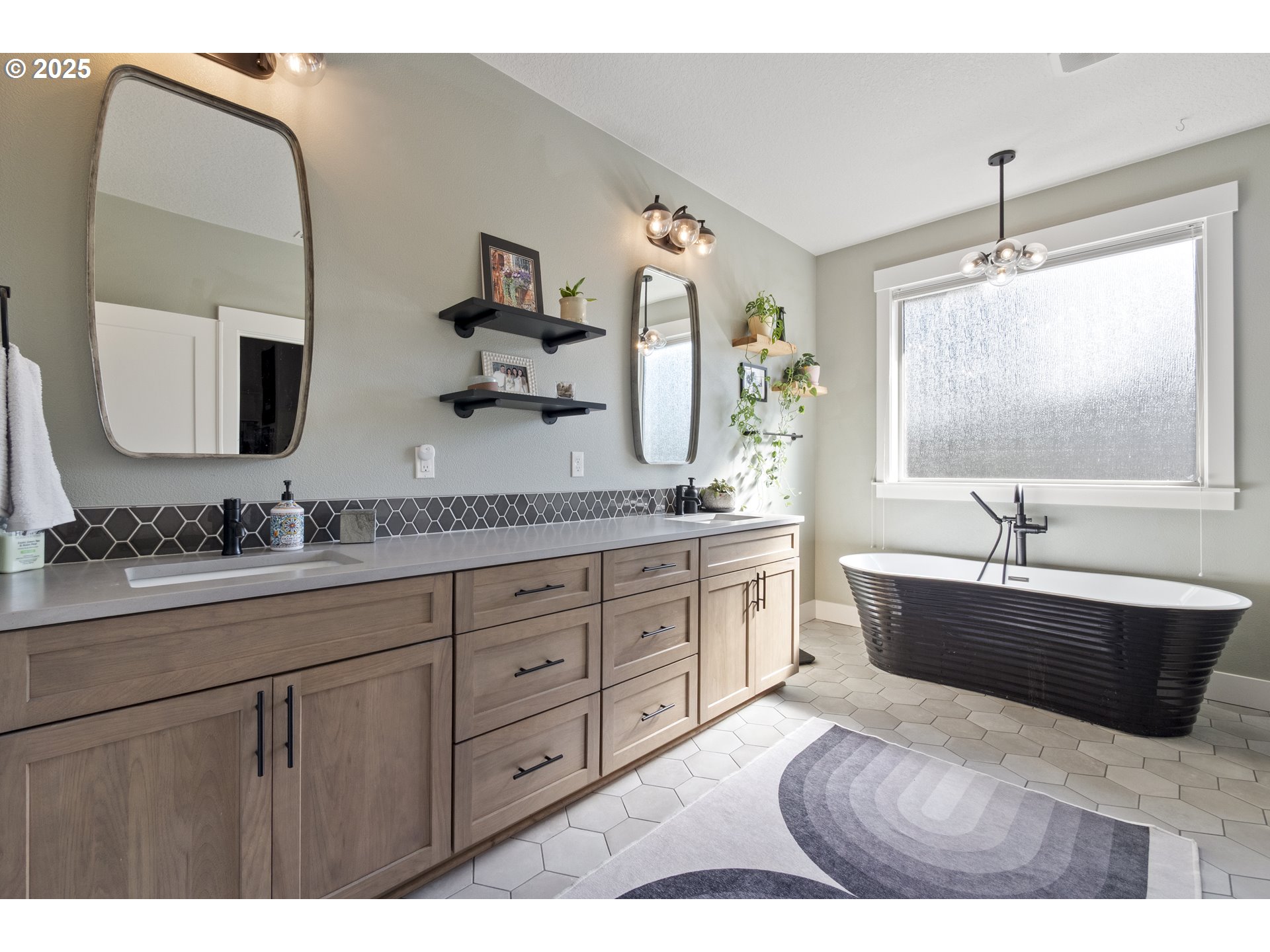 2113 WILLAMETTE FALLS DR