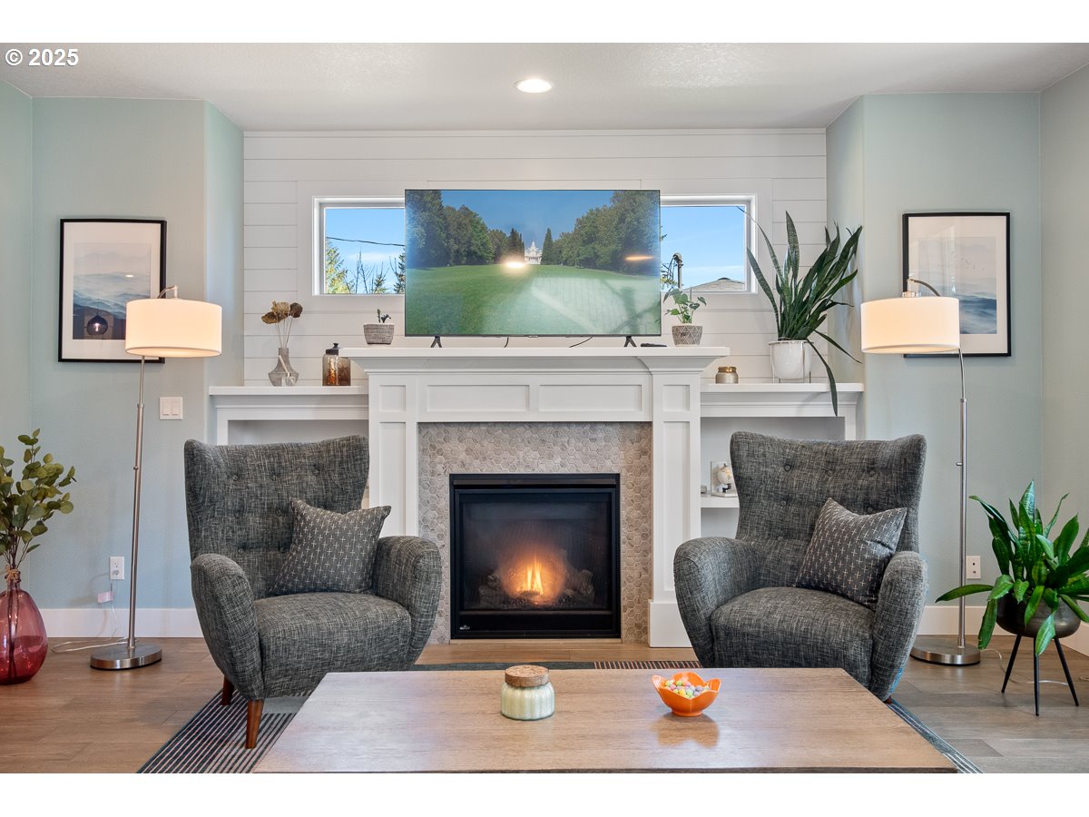 2113 WILLAMETTE FALLS DR