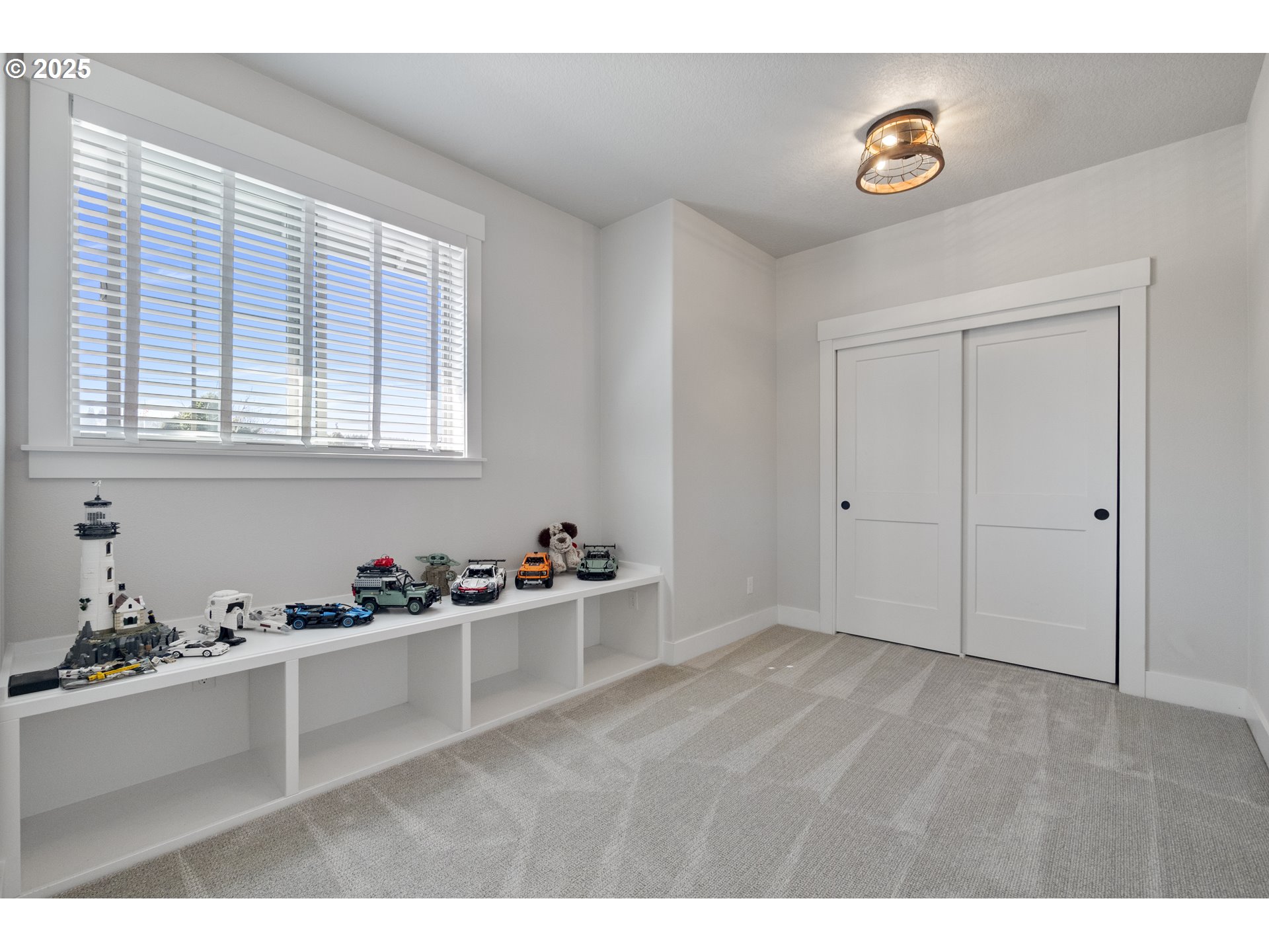 2113 WILLAMETTE FALLS DR