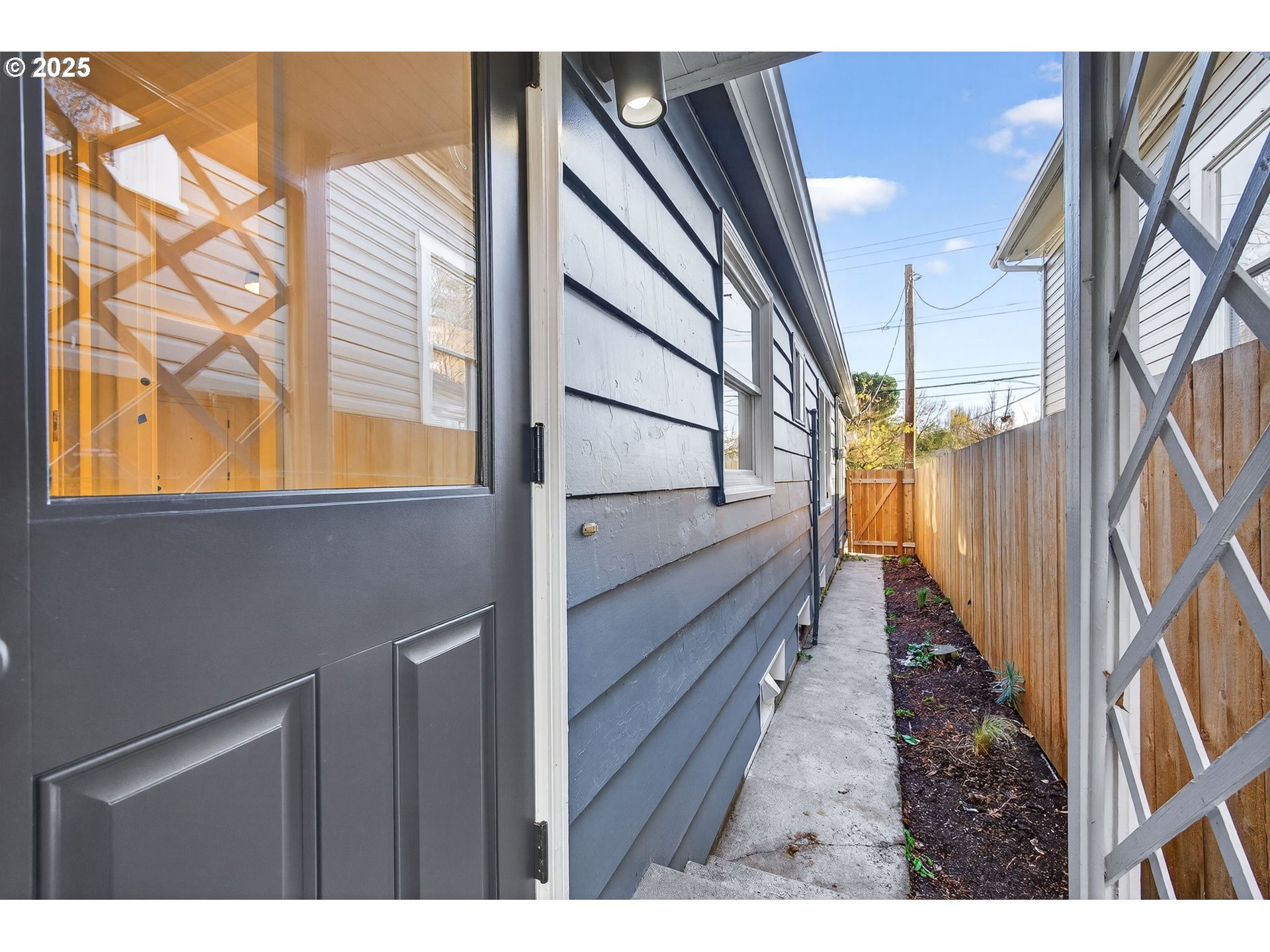 2938 SE WASHINGTON ST