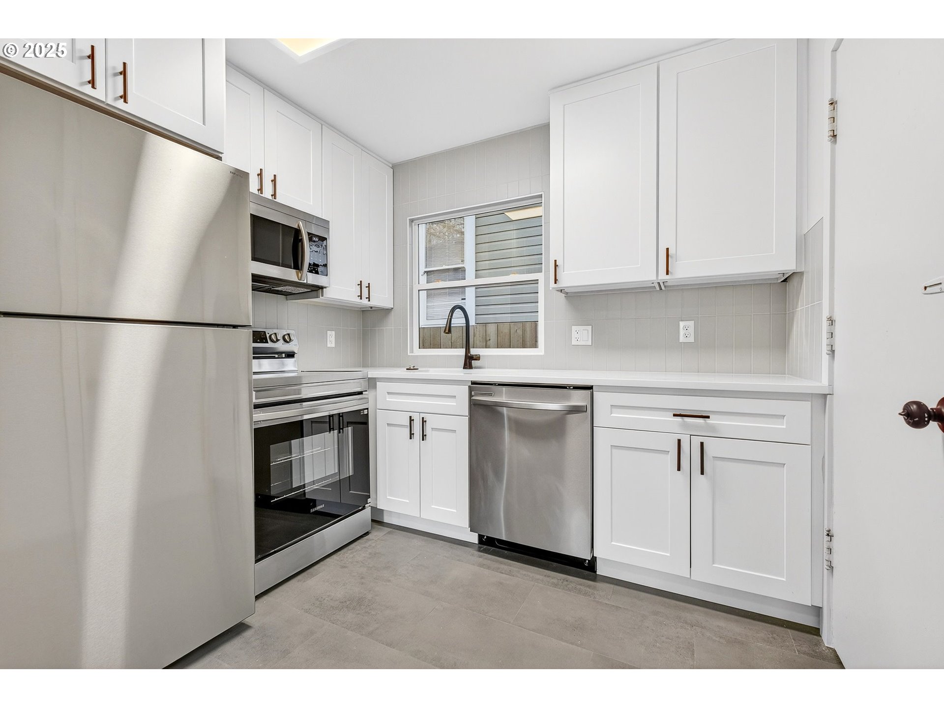 2938 SE WASHINGTON ST