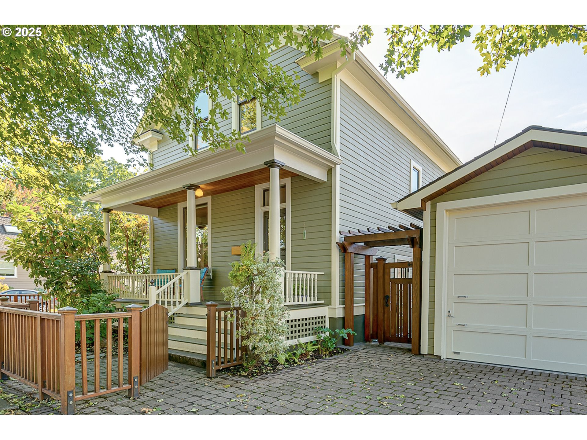 2933 SE 26TH AVE