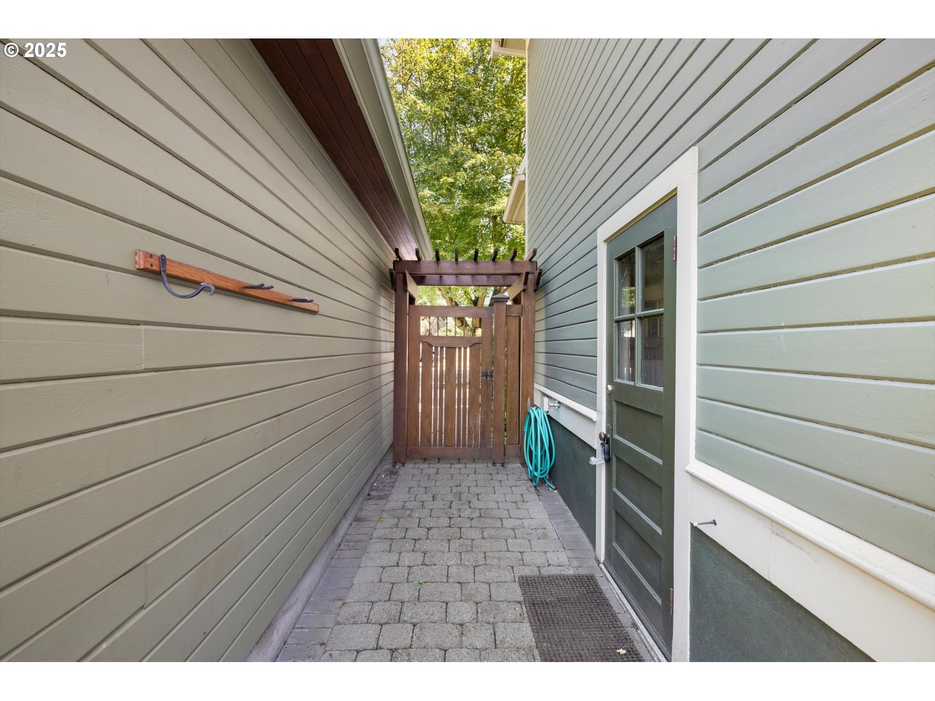 2933 SE 26TH AVE