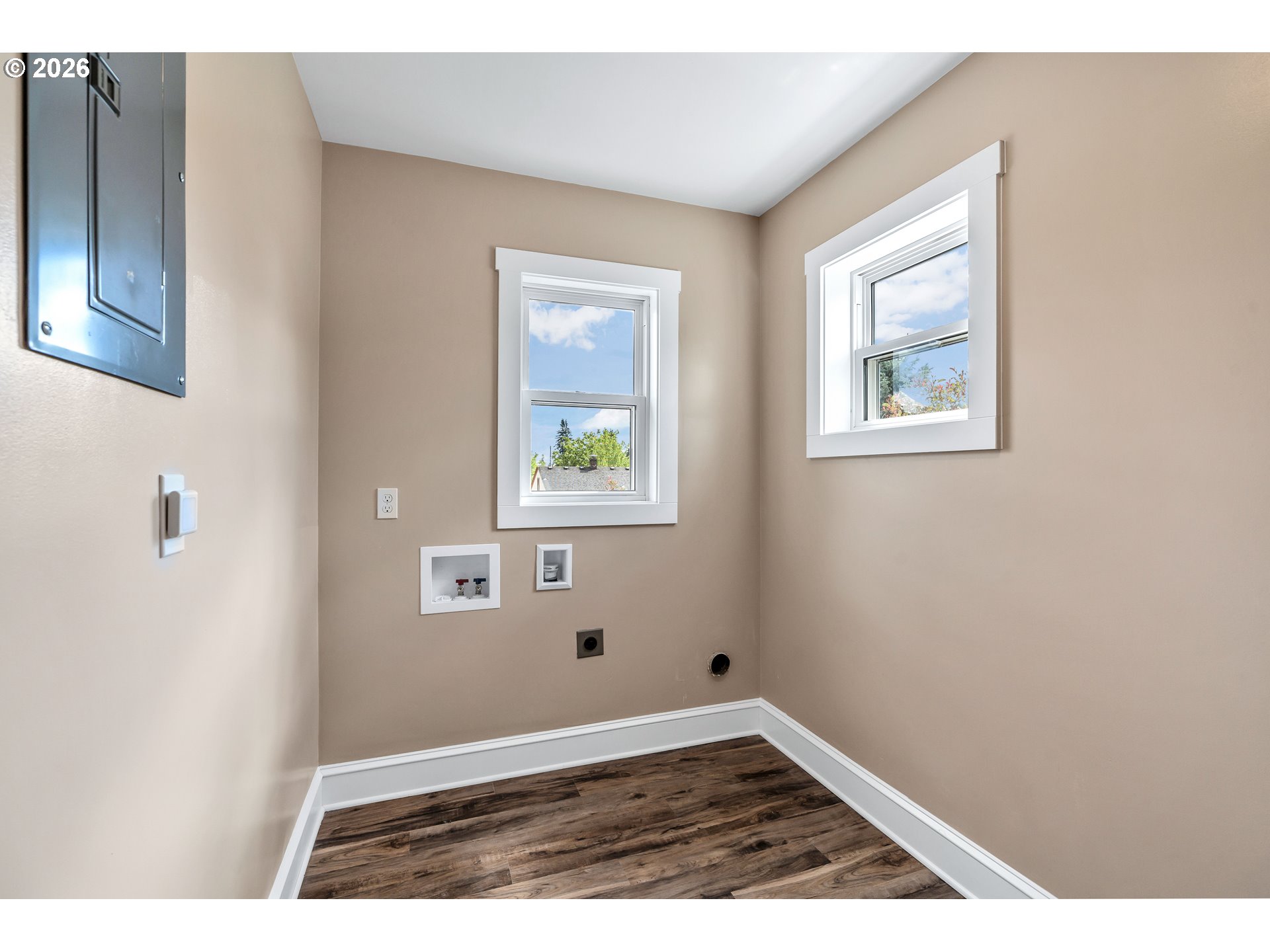 7914 7916 SE MAIN ST