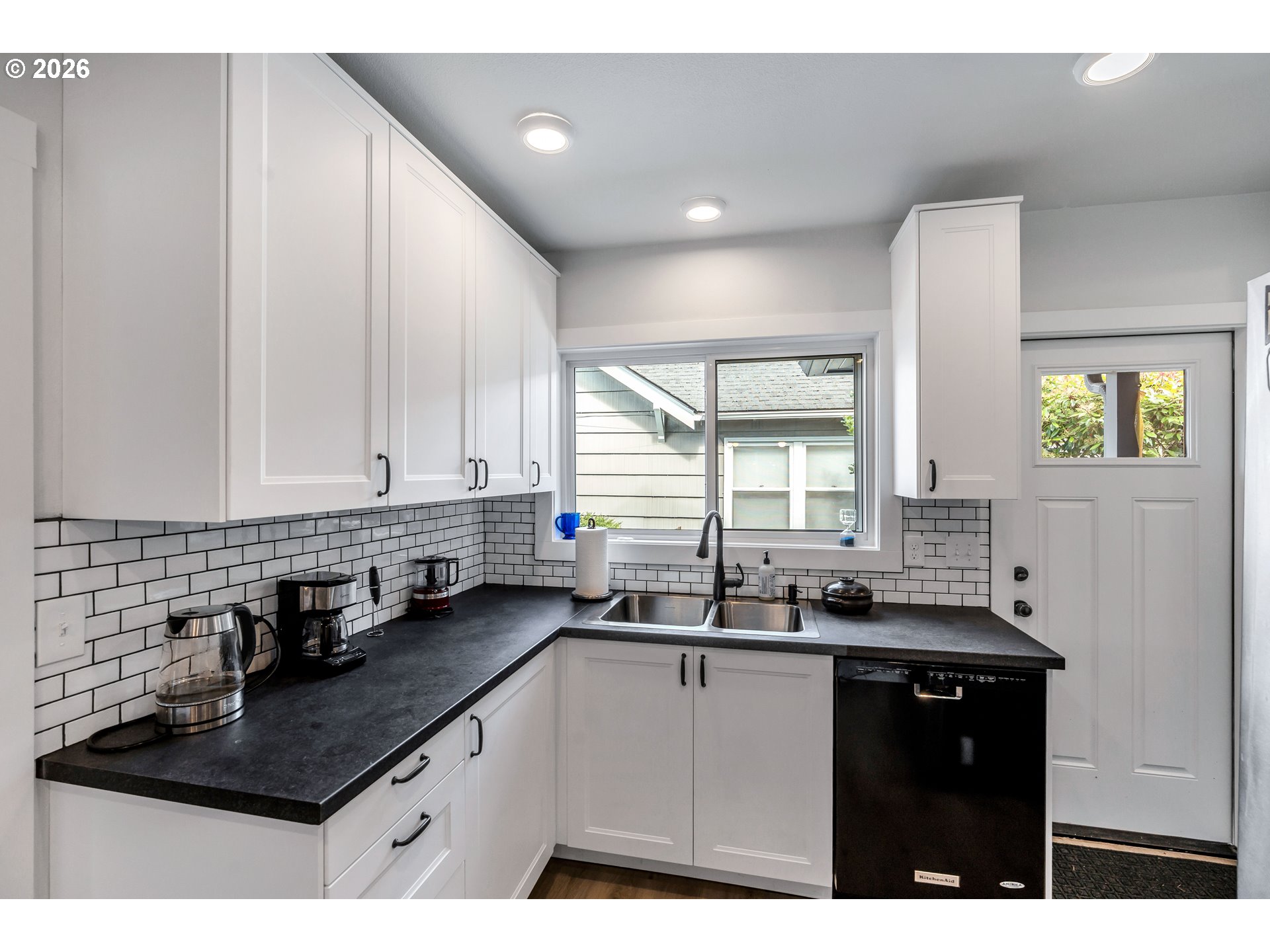 7914 7916 SE MAIN ST