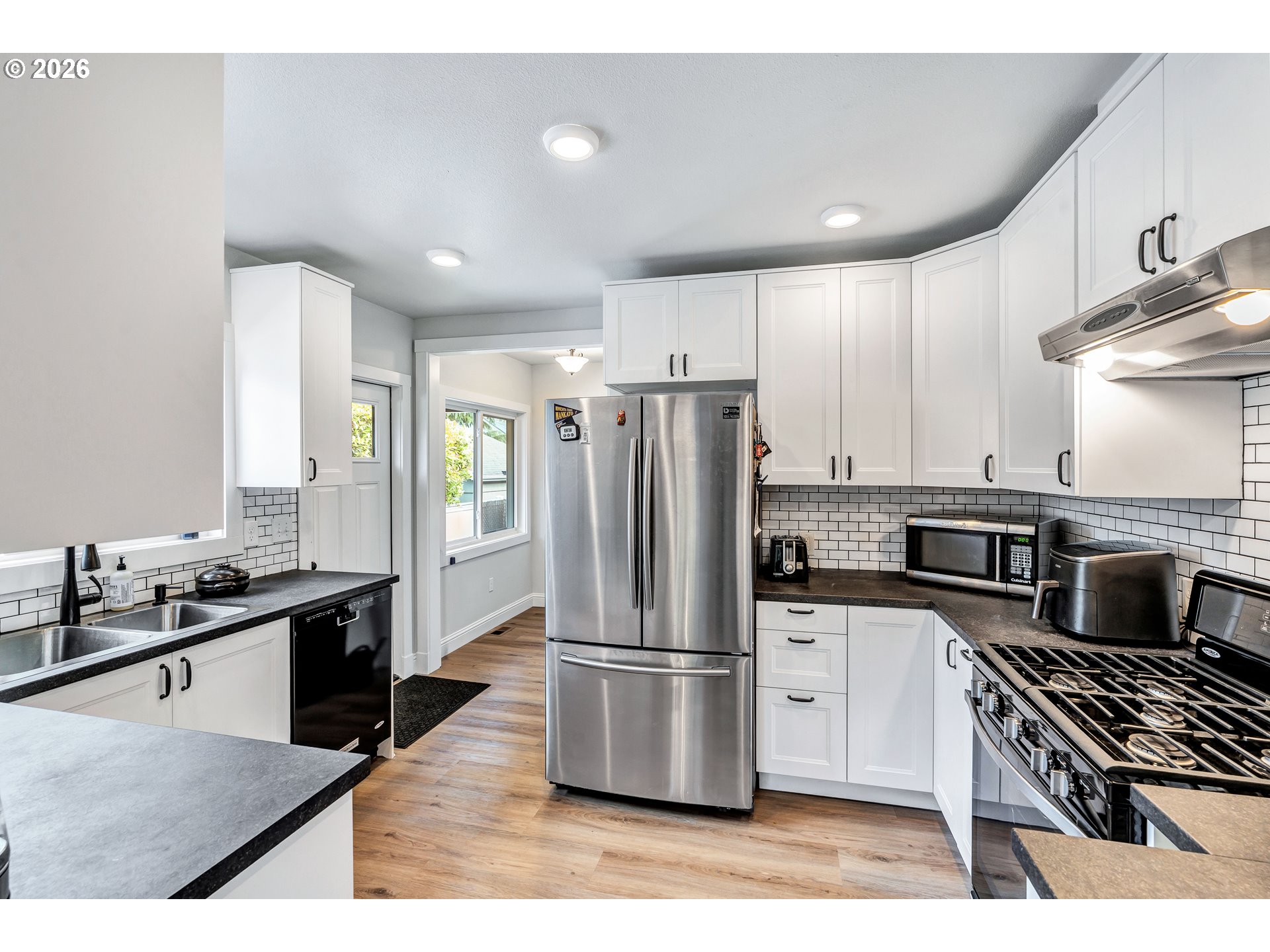 7914 7916 SE MAIN ST