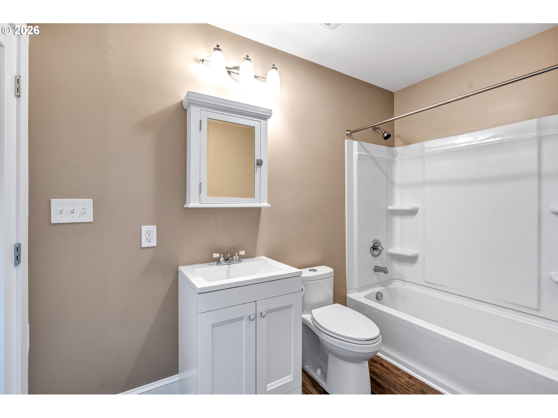 7914 7916 SE MAIN ST