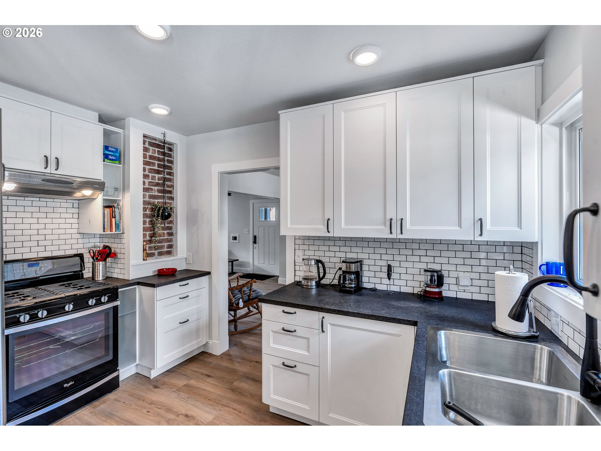 7914 7916 SE MAIN ST