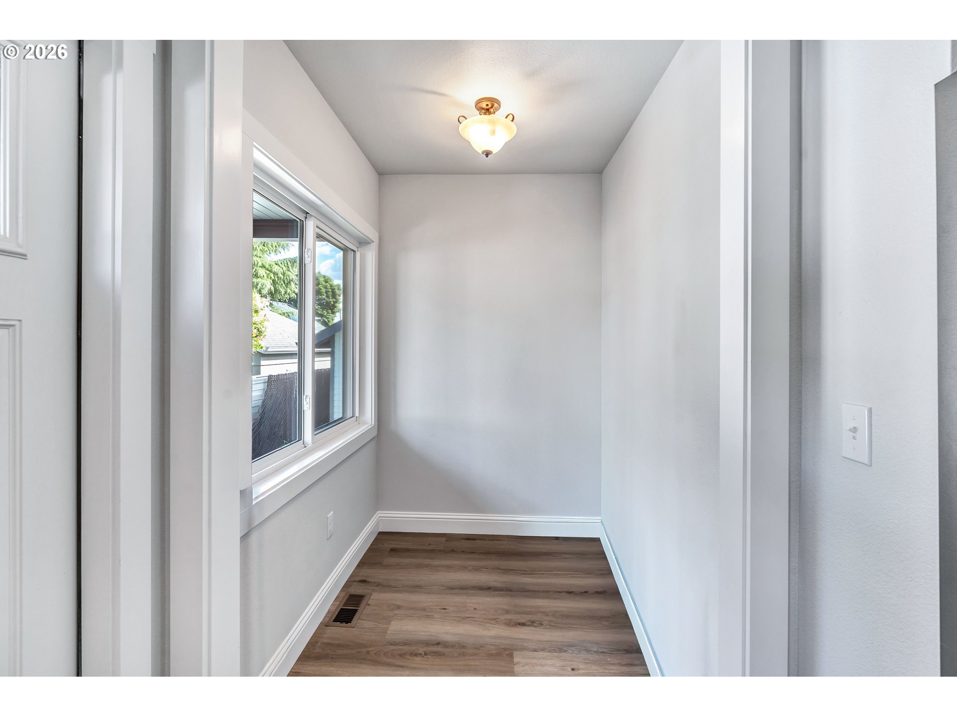 7914 7916 SE MAIN ST