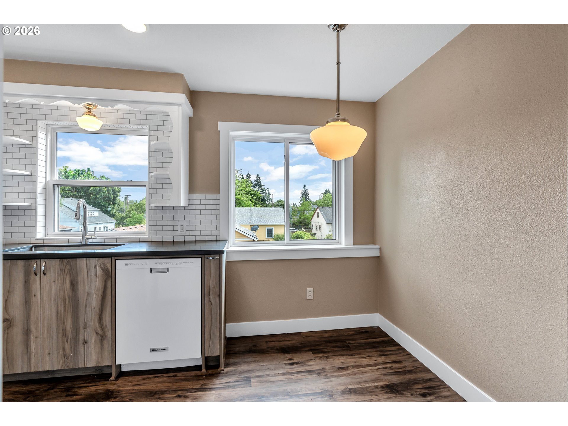 7914 7916 SE MAIN ST
