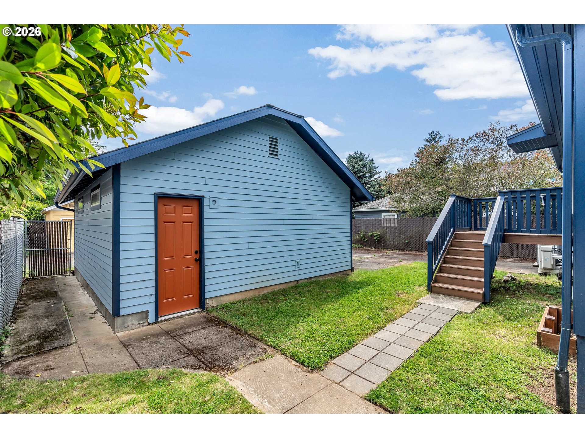 7914 7916 SE MAIN ST