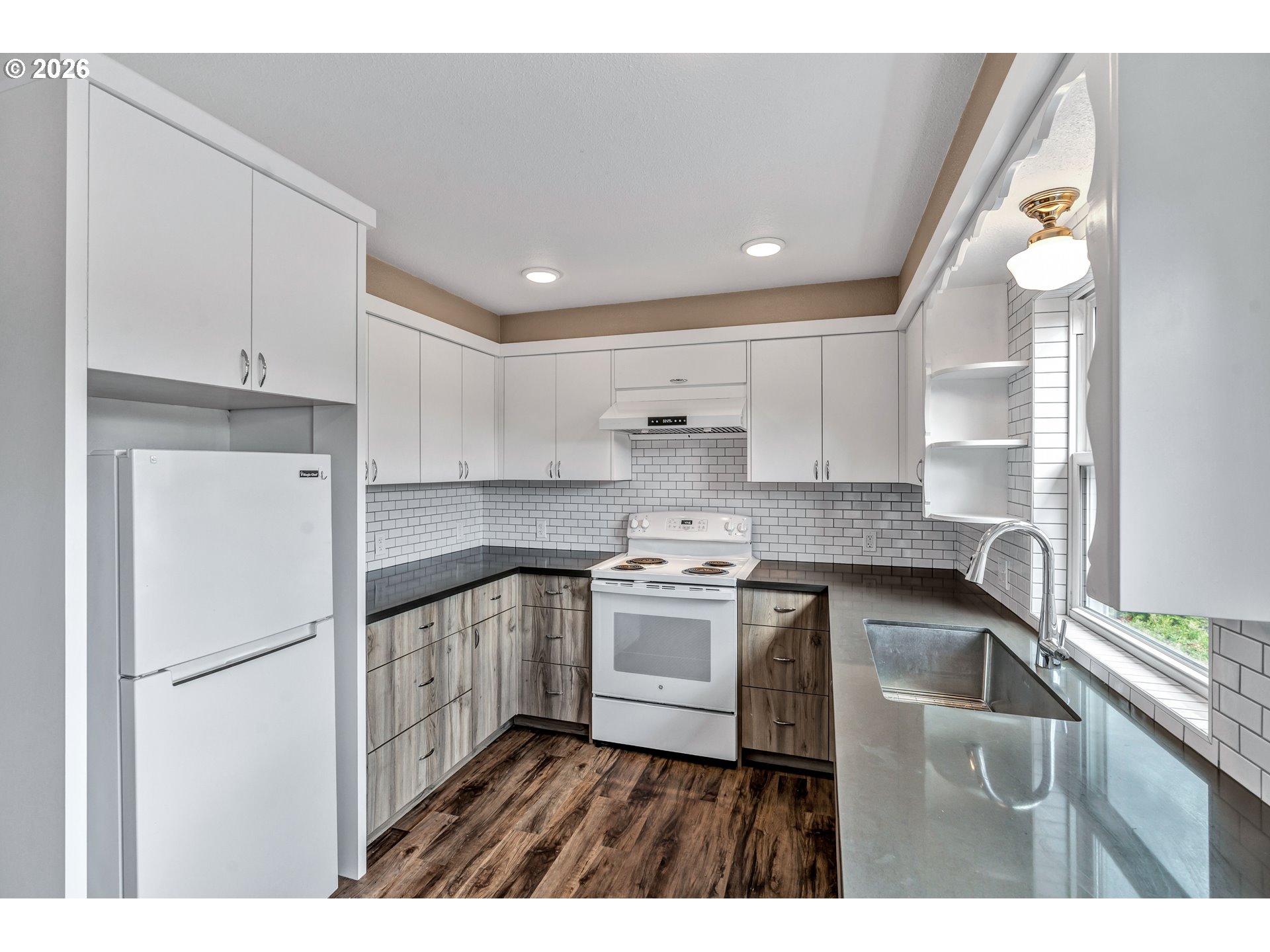 7914 7916 SE MAIN ST